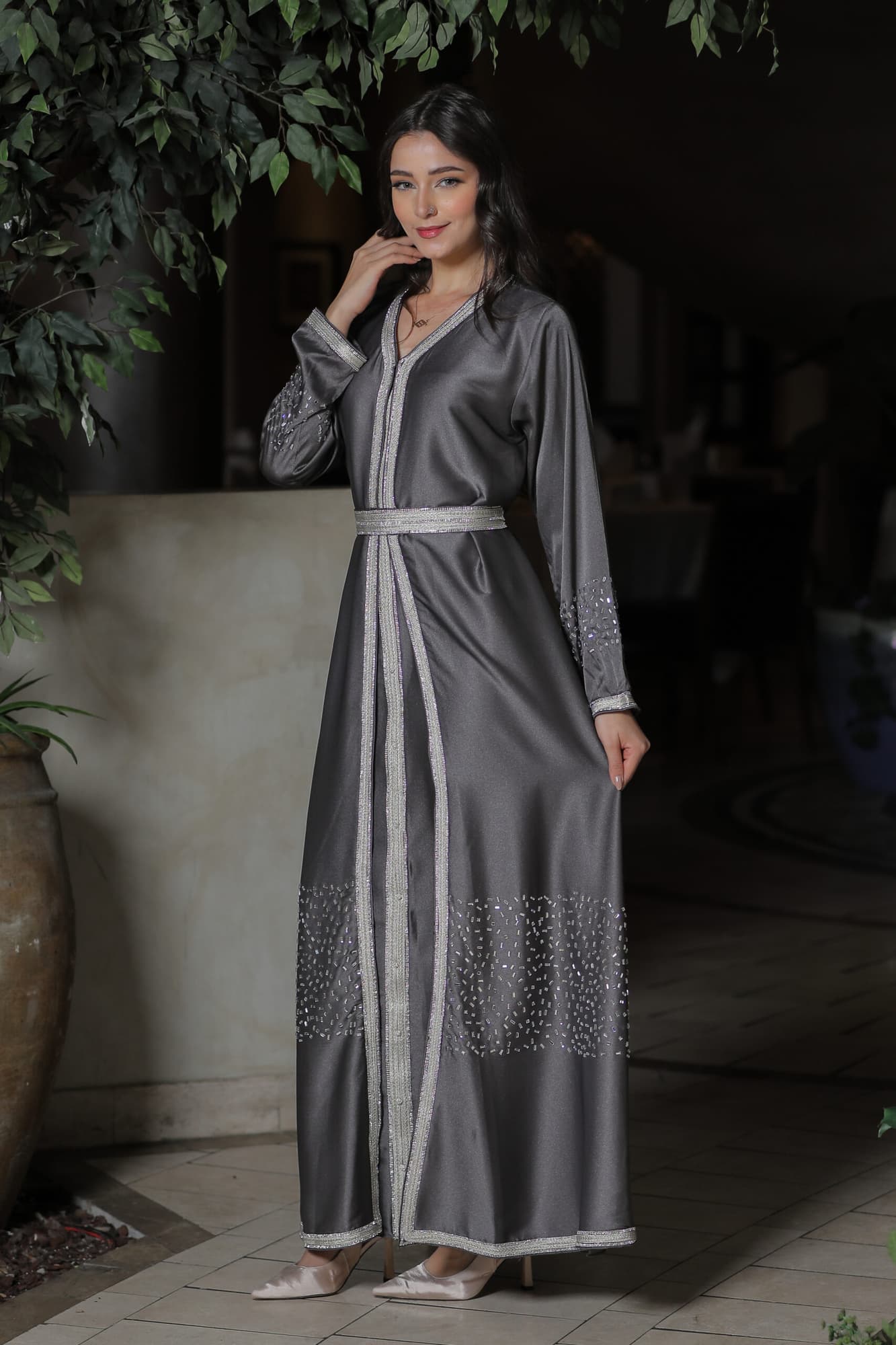 جلابيه ناعمه بتطريز يدوي وتشكيله انيقه