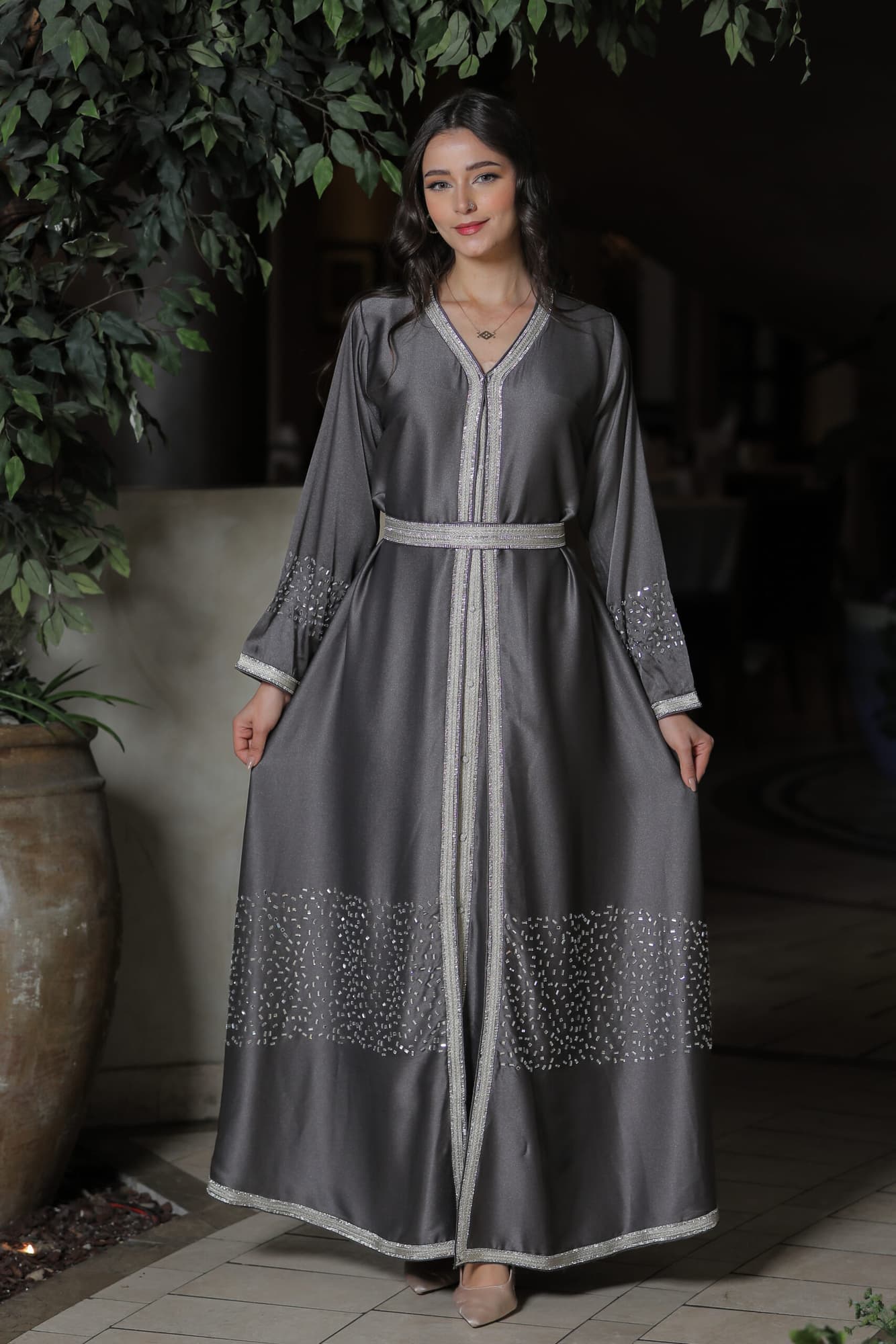 جلابيه ناعمه بتطريز يدوي وتشكيله انيقه