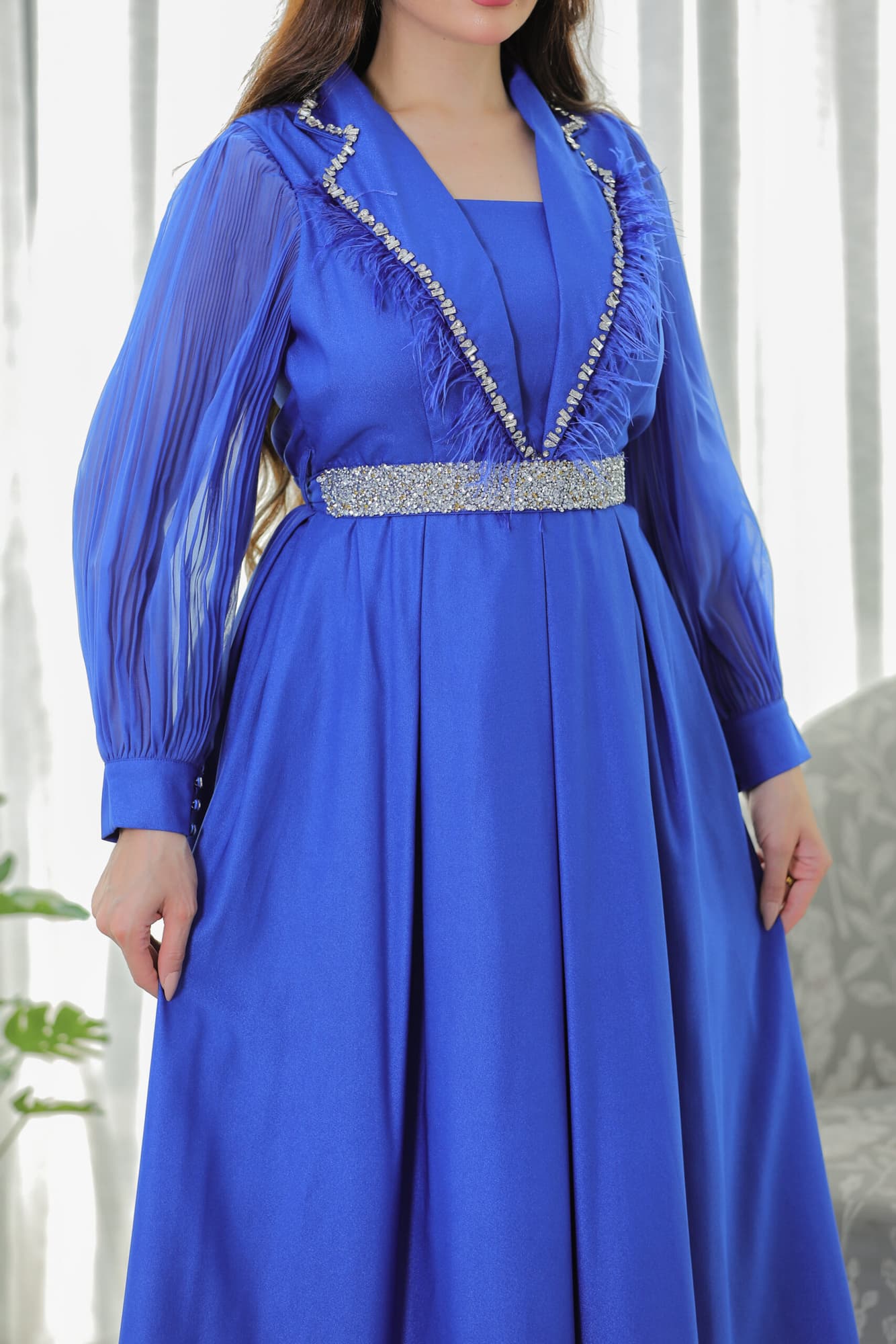 فستان باكمام كسرات مزين بالريش على الصدر نيلي