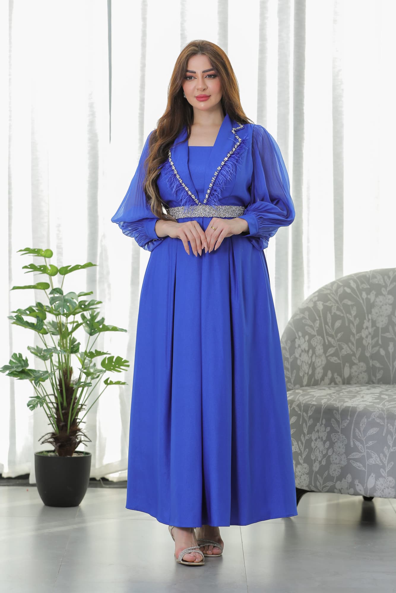 فستان باكمام كسرات مزين بالريش على الصدر