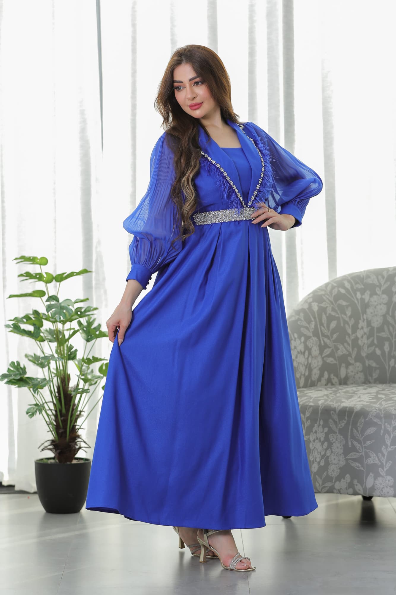 فستان باكمام كسرات مزين بالريش على الصدر