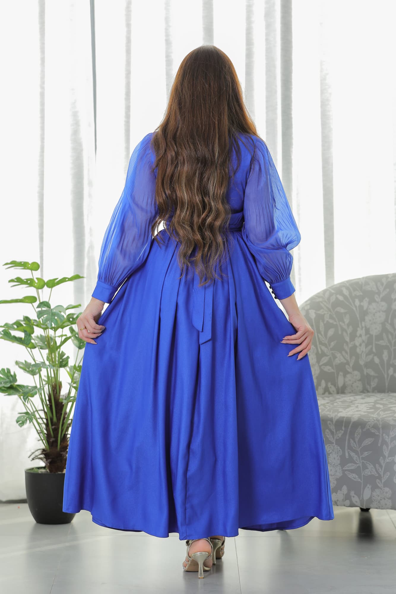 فستان باكمام كسرات مزين بالريش على الصدر