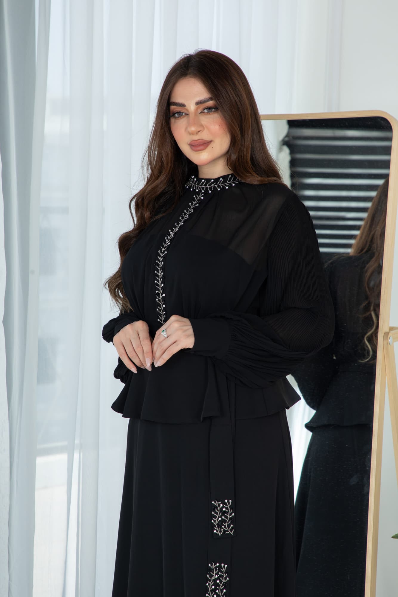 فستان ساتر بتصميم مميز مع حزام قماش