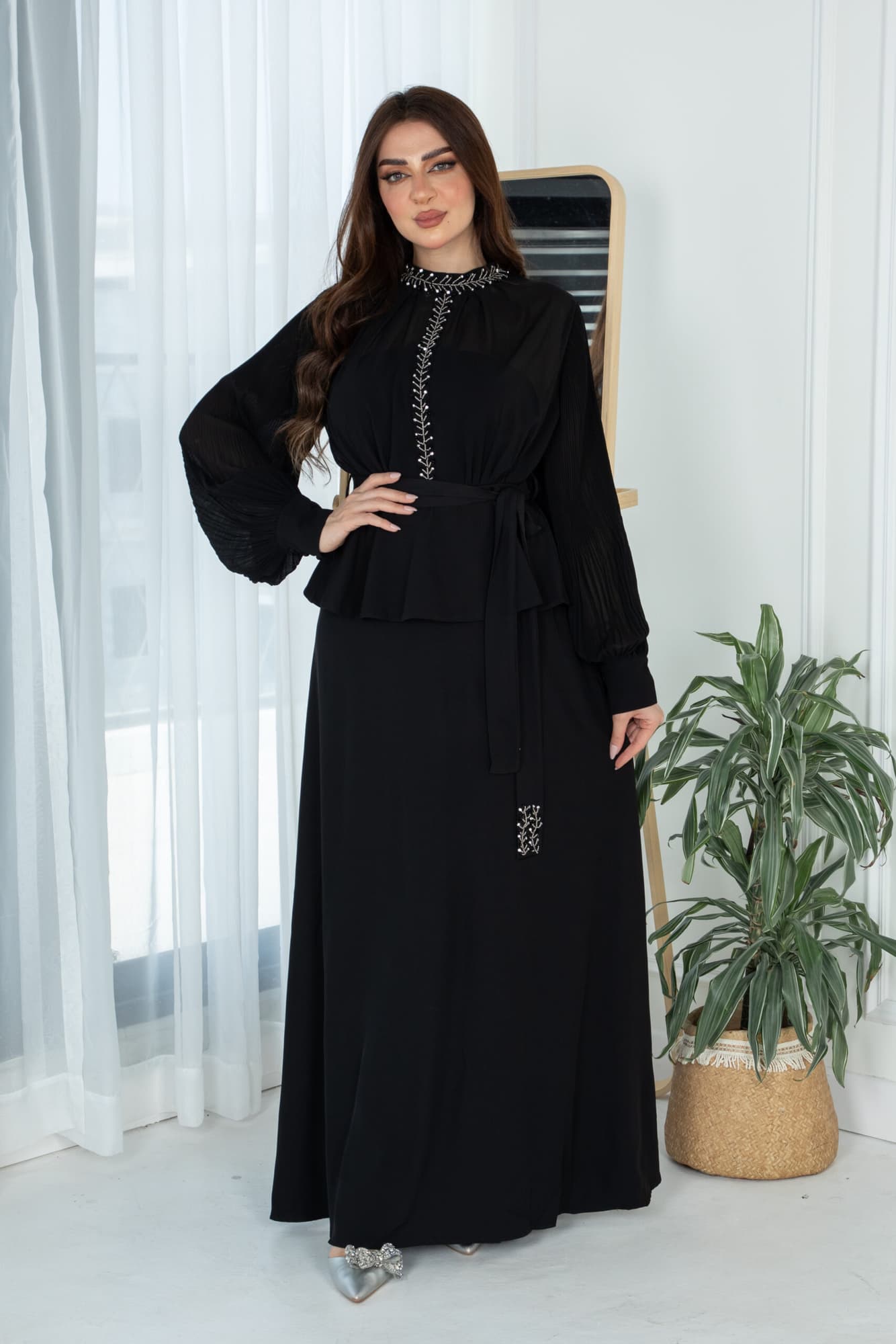 فستان ساتر بتصميم مميز مع حزام قماش