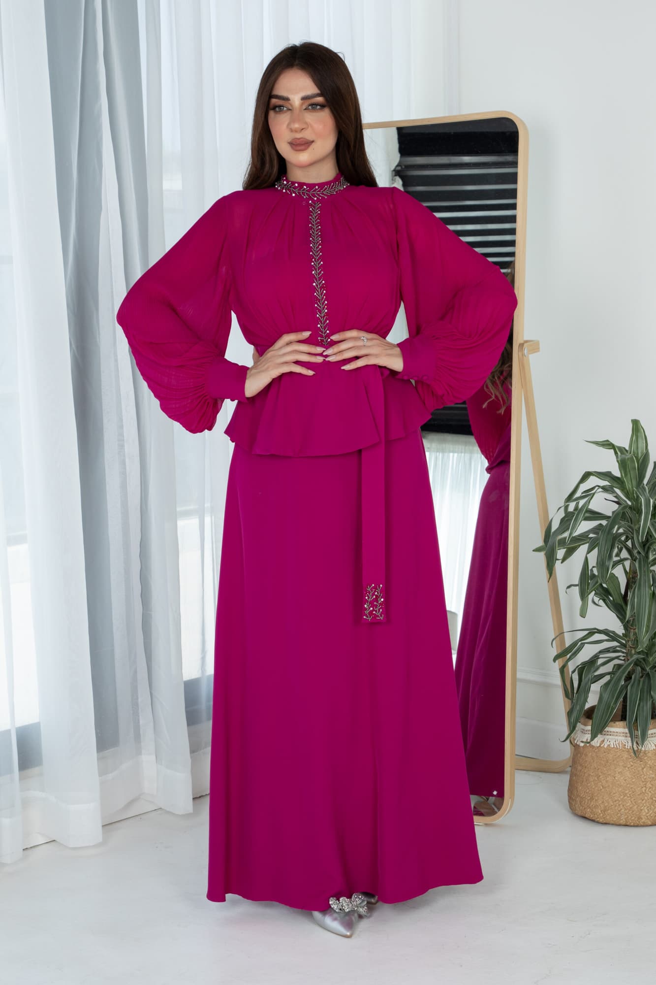 فستان ساتر بتصميم مميز مع حزام قماش