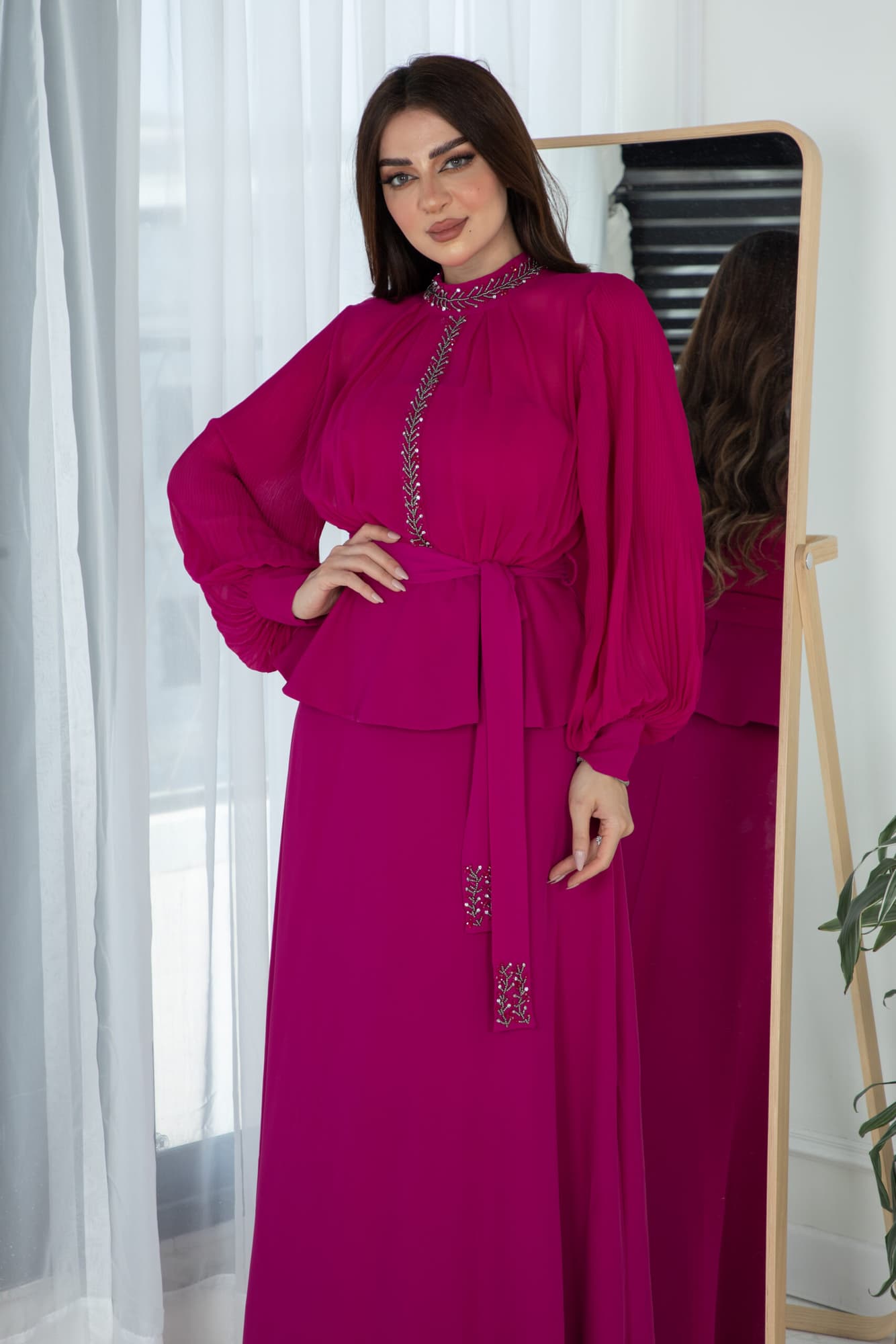 فستان ساتر بتصميم مميز مع حزام قماش