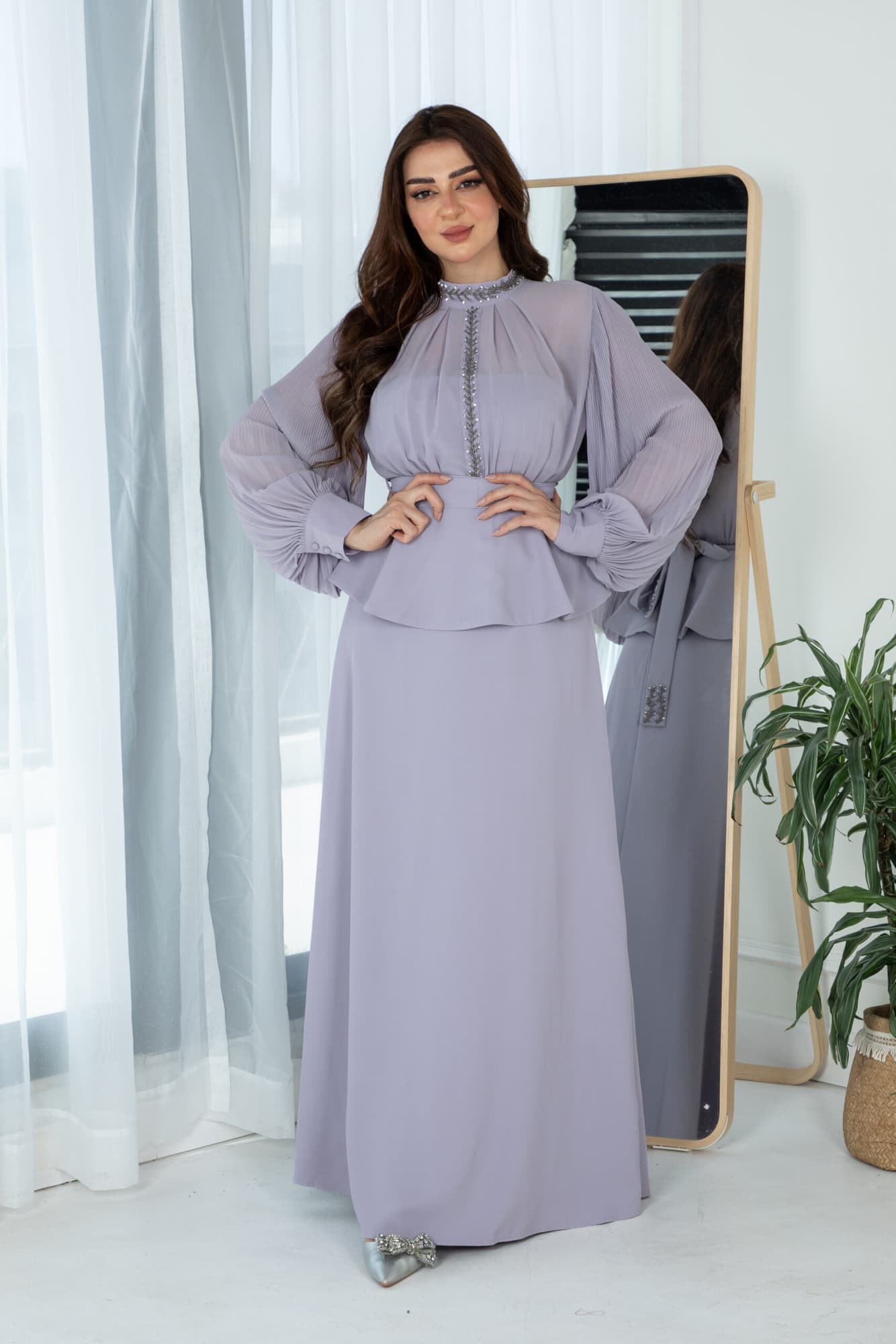 فستان ساتر بتصميم مميز مع حزام قماش