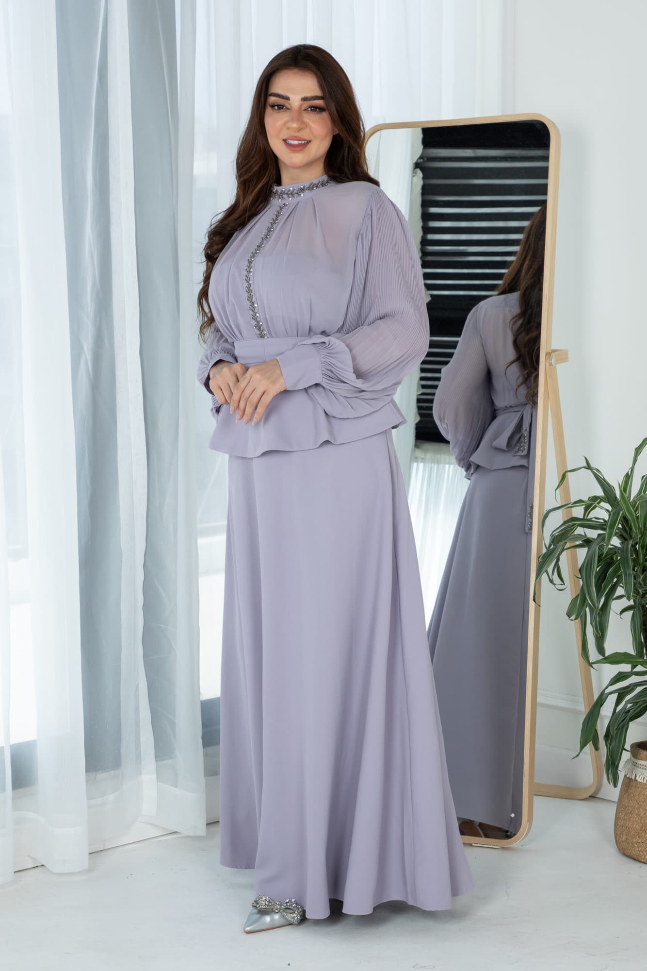 فستان ساتر بتصميم مميز مع حزام قماش