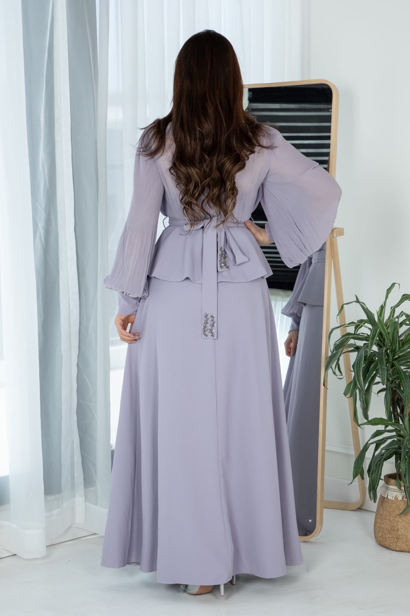 فستان ساتر بتصميم مميز مع حزام قماش