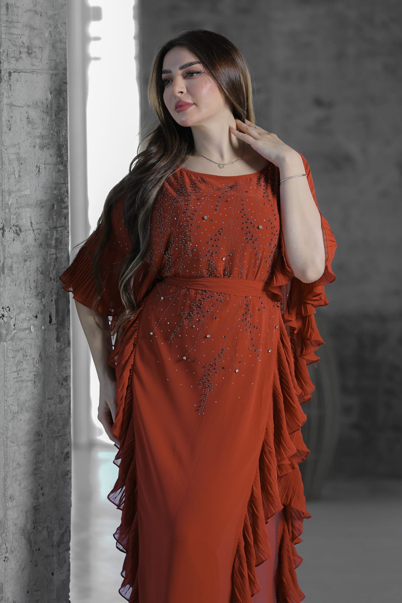 فستان بجوانب كشكش كسرات مزين بالخرز طوبي