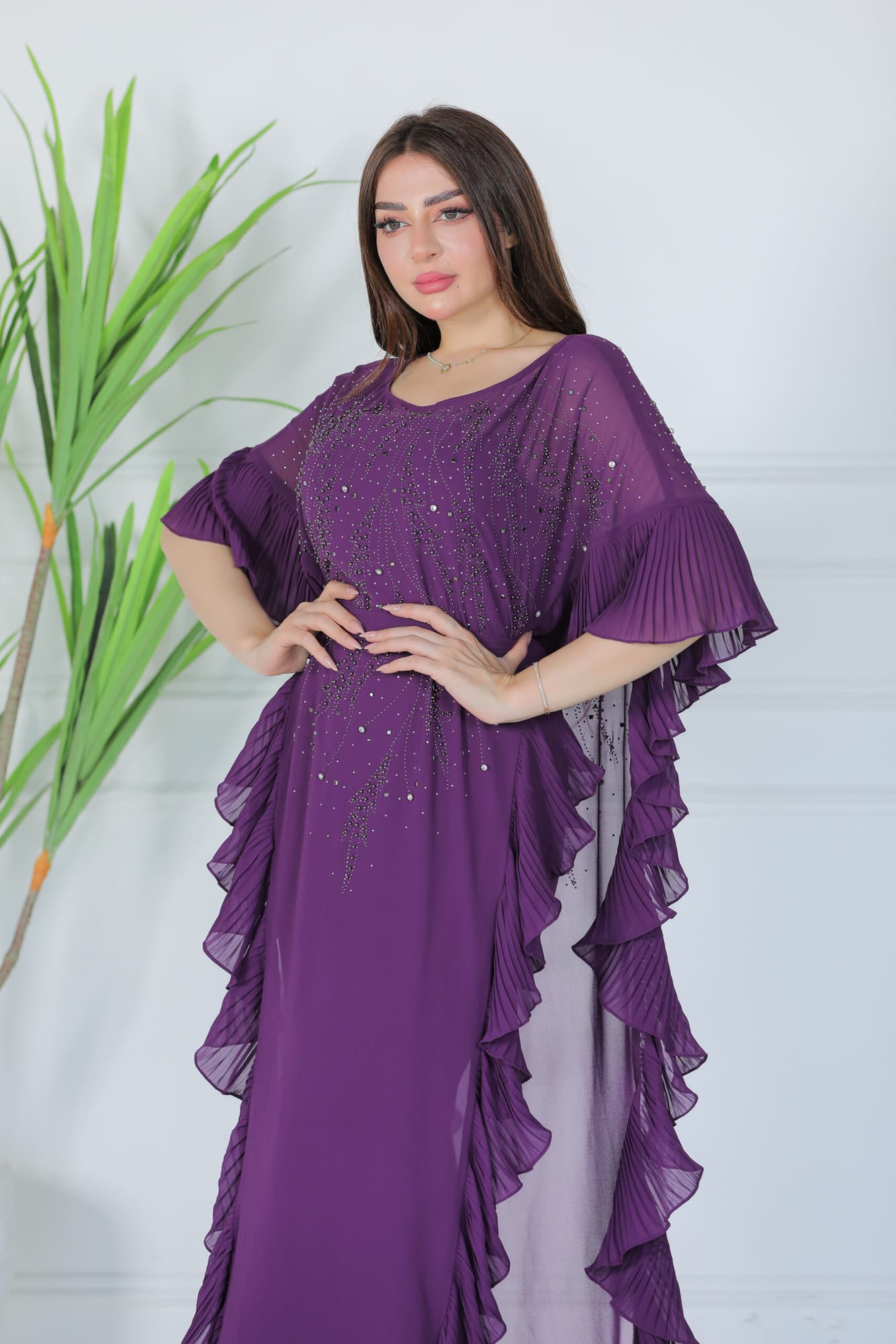 فستان بجوانب كشكش كسرات مزين بالخرز