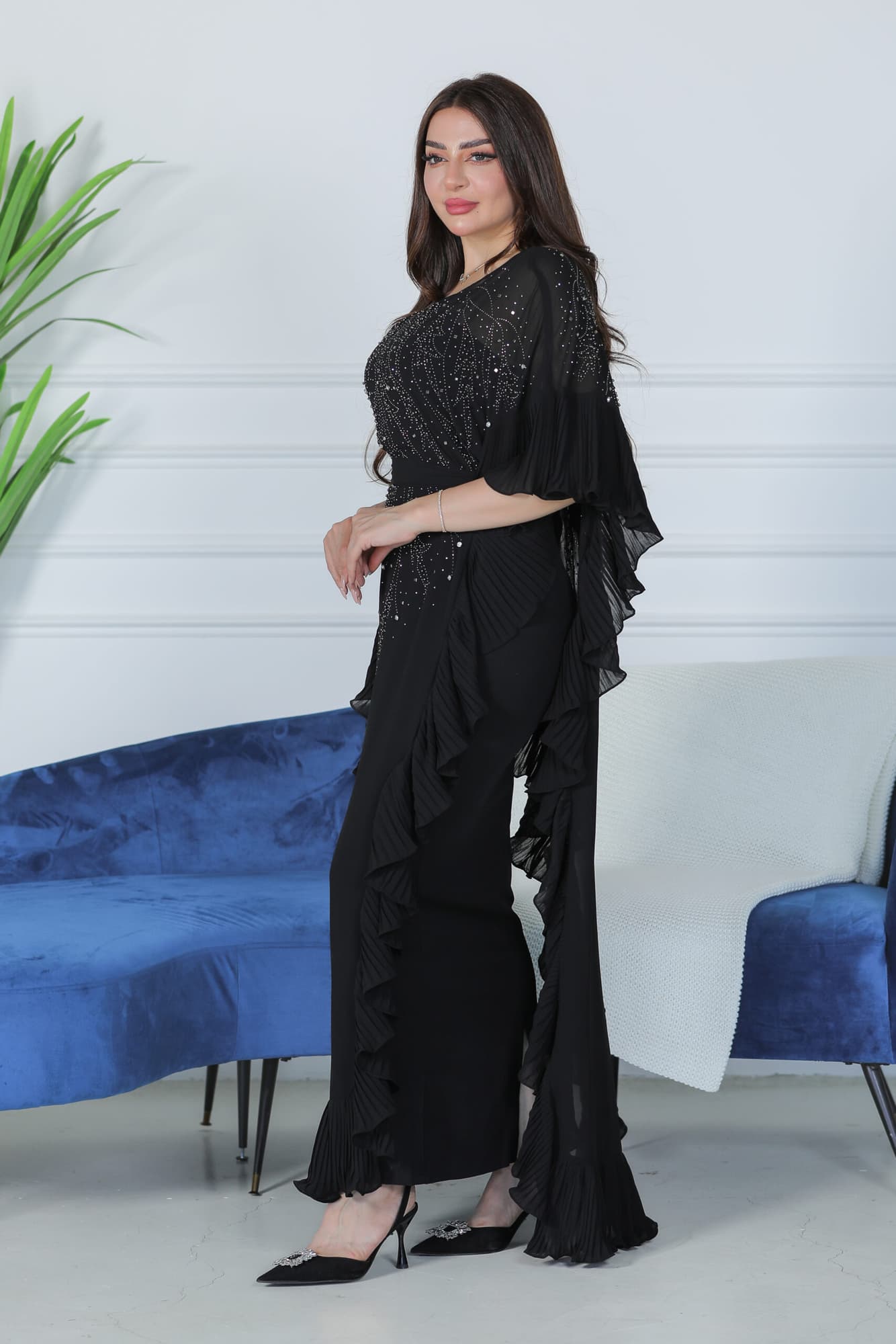 فستان بجوانب كشكش كسرات مزين بالخرز