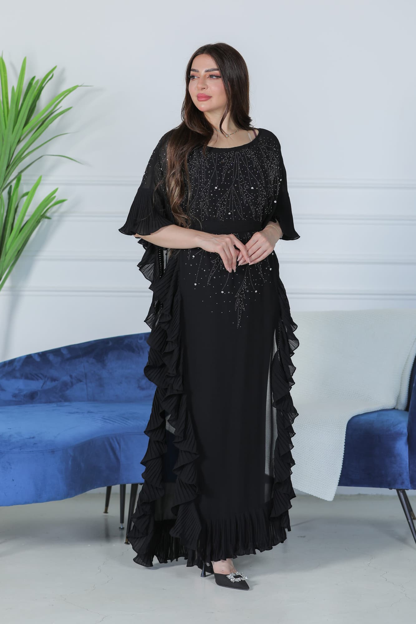 فستان بجوانب كشكش كسرات مزين بالخرز