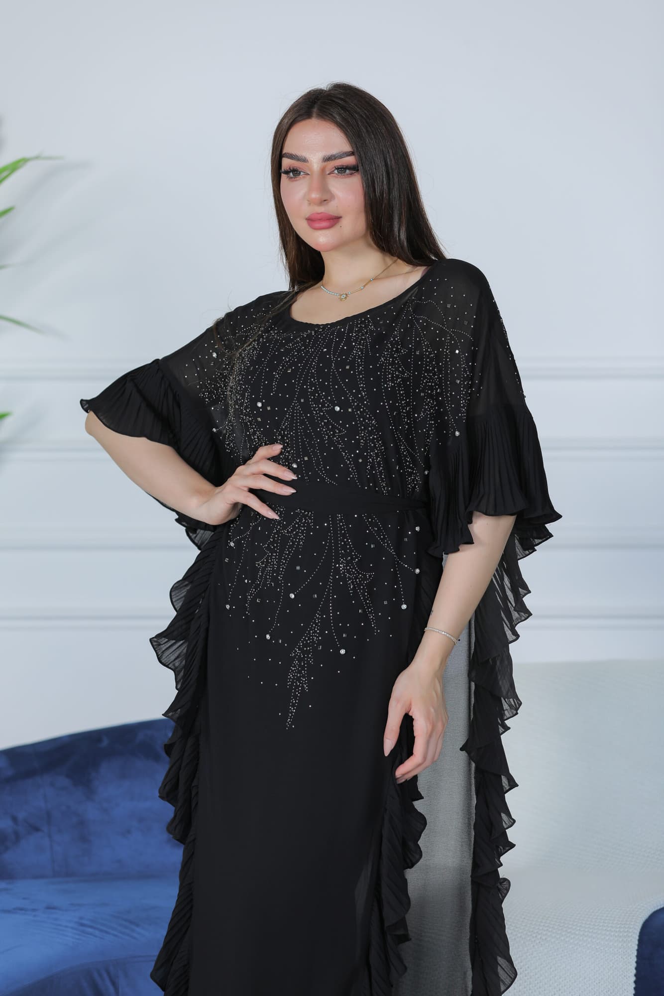 فستان بجوانب كشكش كسرات مزين بالخرز