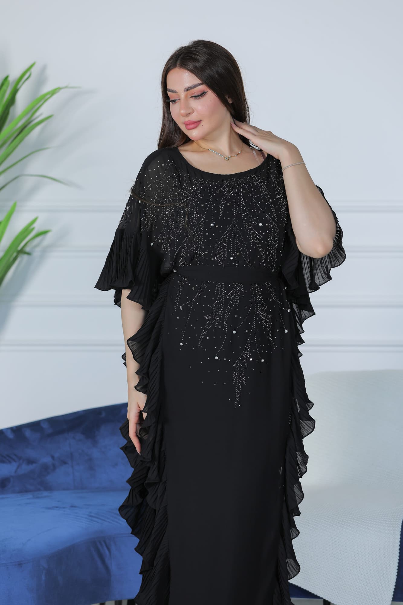 فستان بجوانب كشكش كسرات مزين بالخرز