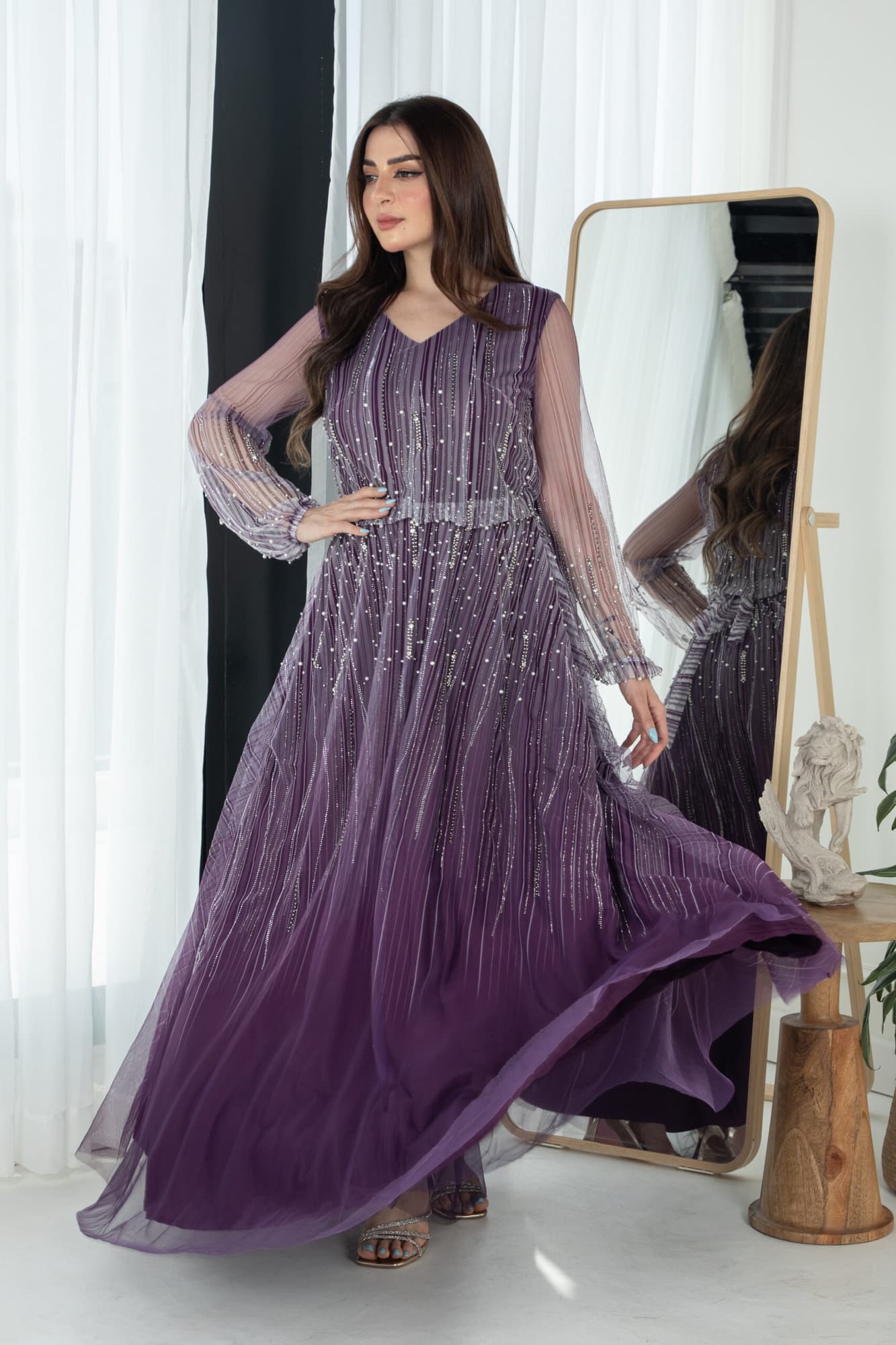 فستان طويل بطبقتين انيقه واكمام شفافة