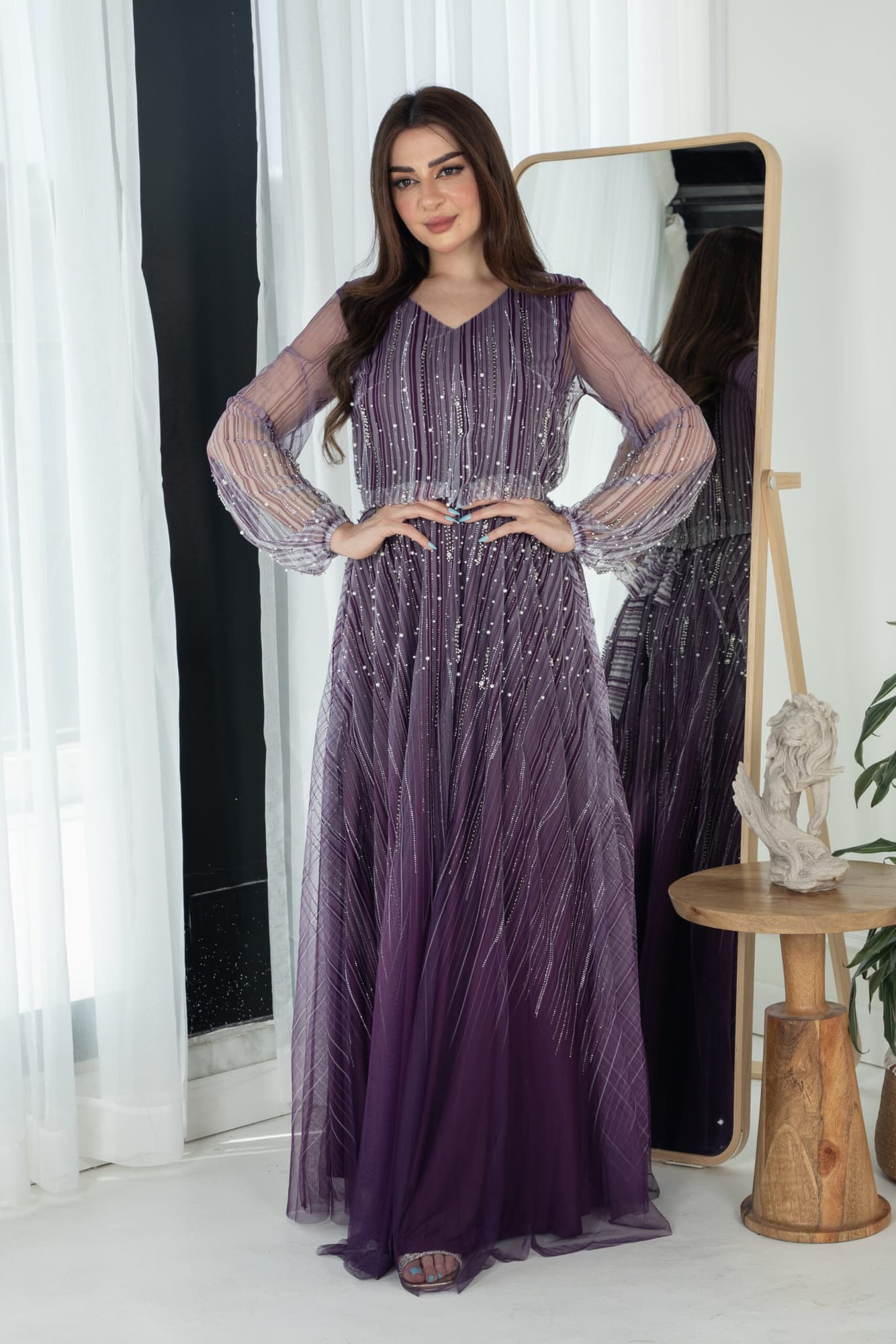 فستان طويل بطبقتين انيقه واكمام شفافة