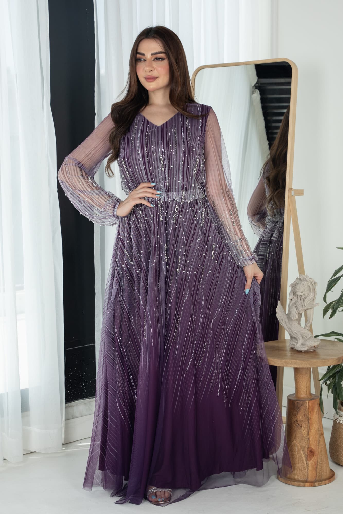 فستان طويل بطبقتين انيقه واكمام شفافة