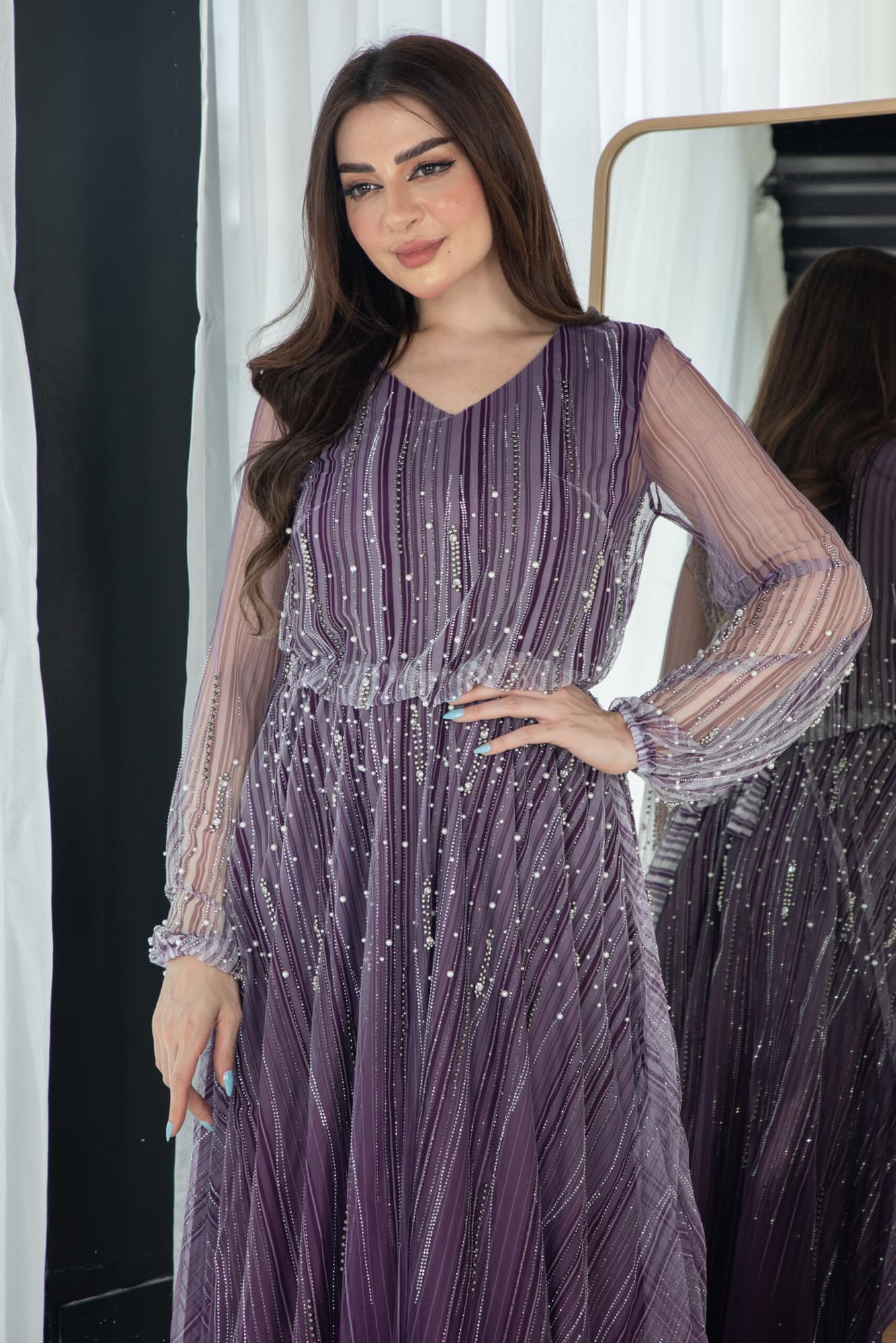 فستان طويل بطبقتين انيقه واكمام شفافة