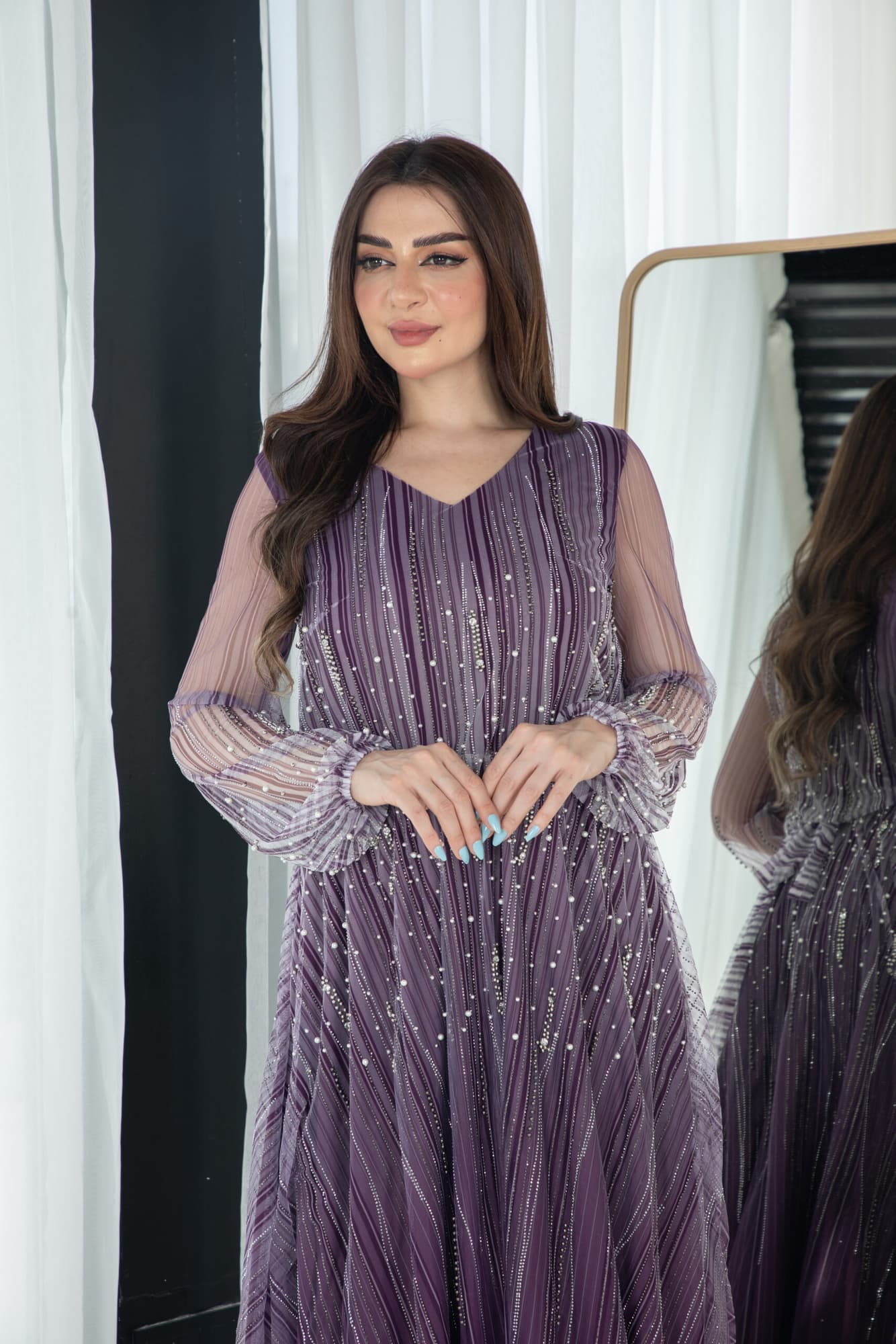 فستان طويل بطبقتين انيقه واكمام شفافة