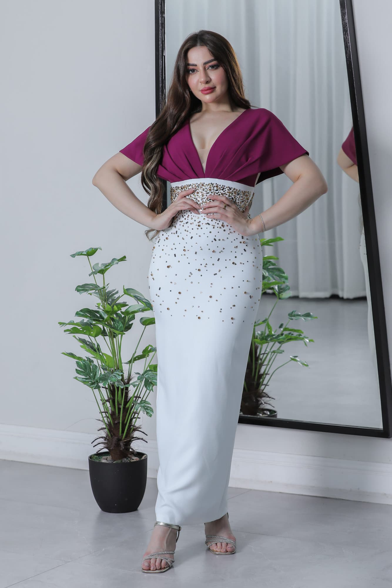 فستان ماسك بخرز فضي ذهبي بقصه صدر فراشة