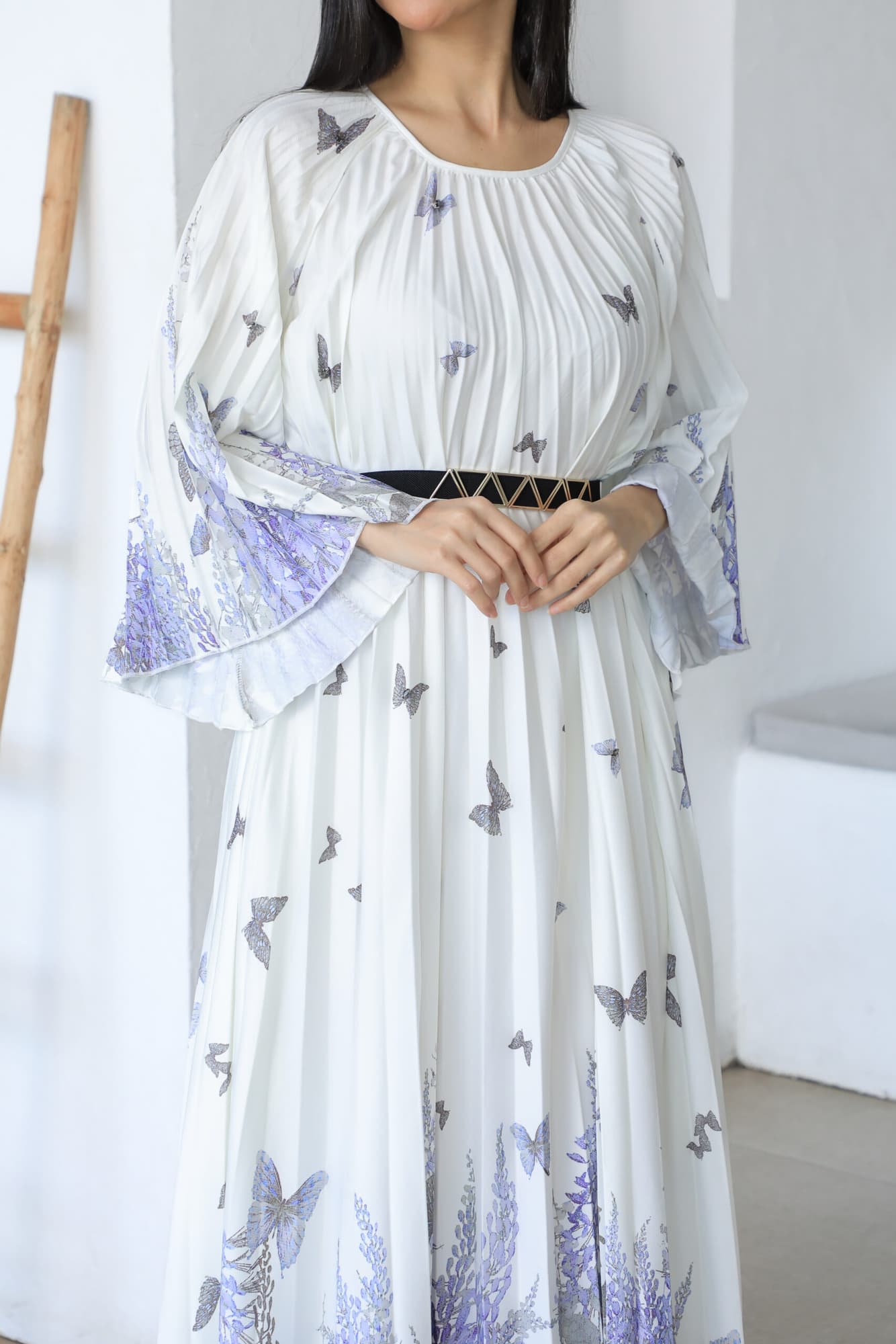 جلابية كسرات ناعمة بطباعة فراشات ابيض