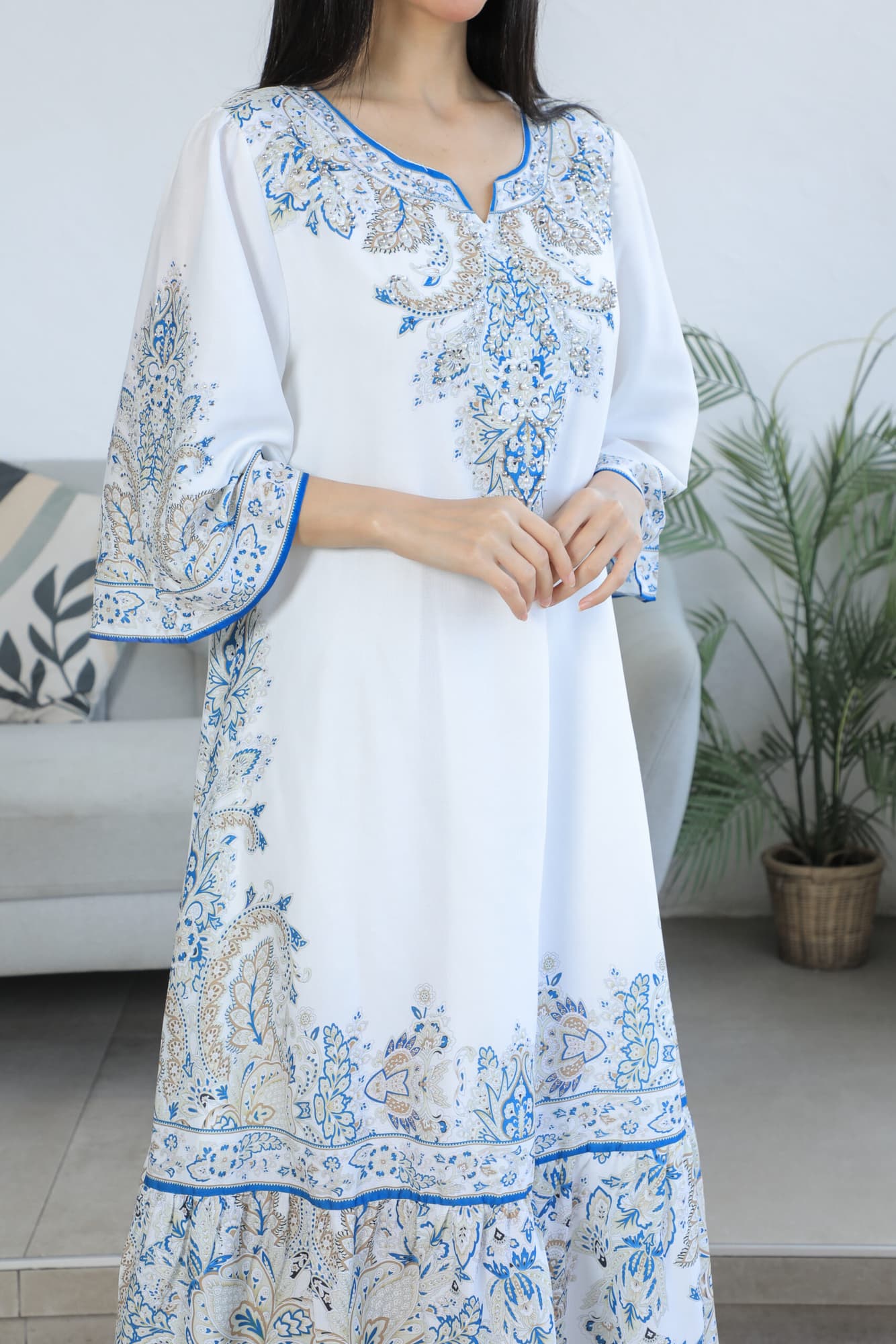 جلابية رمضانية بنقوش ناعمة ازرق