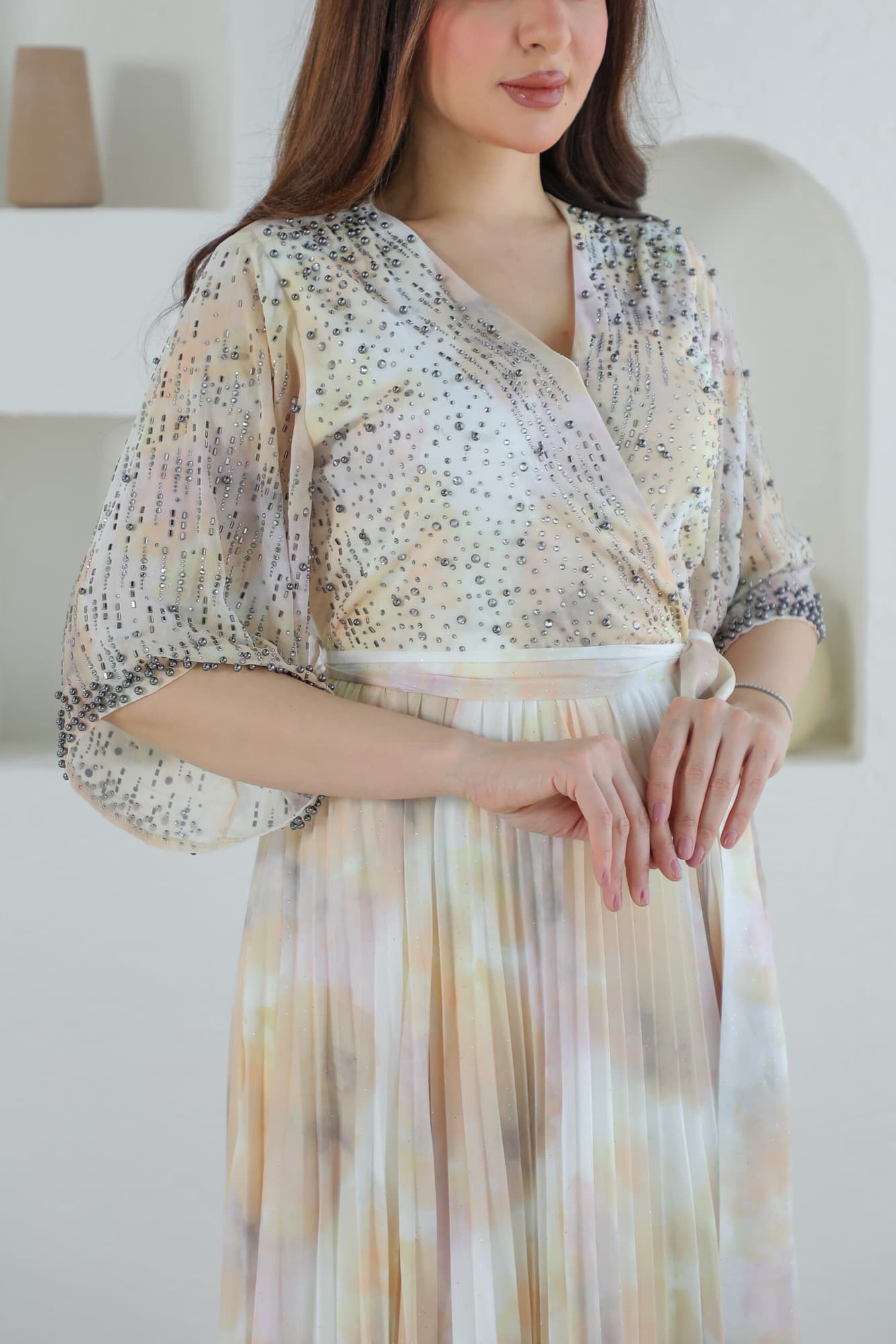 فستان واسع تصميم كسرات مزين بالخرز بيج