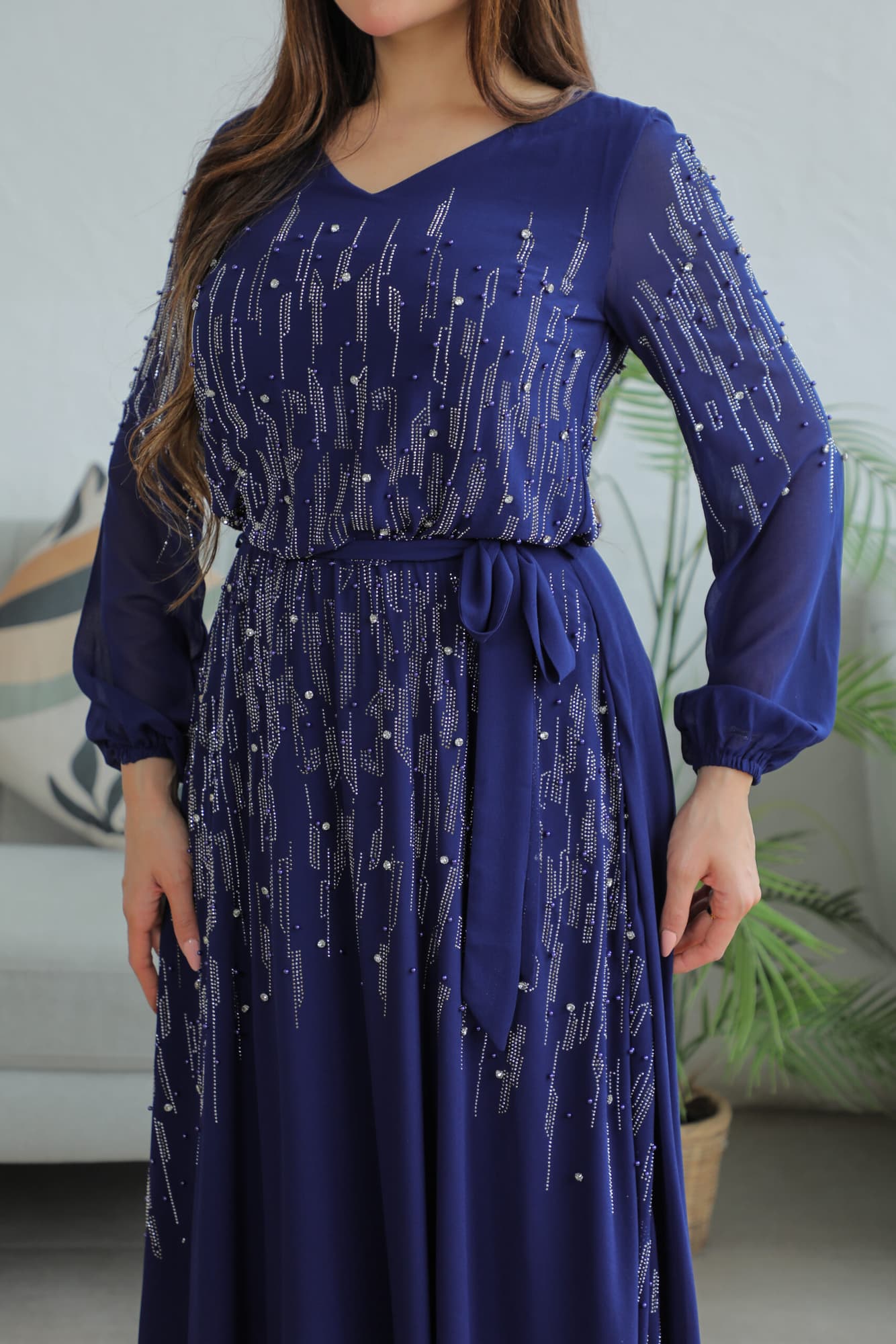 فستان شيفون مزين بالخرز الفضي ازرق غامق