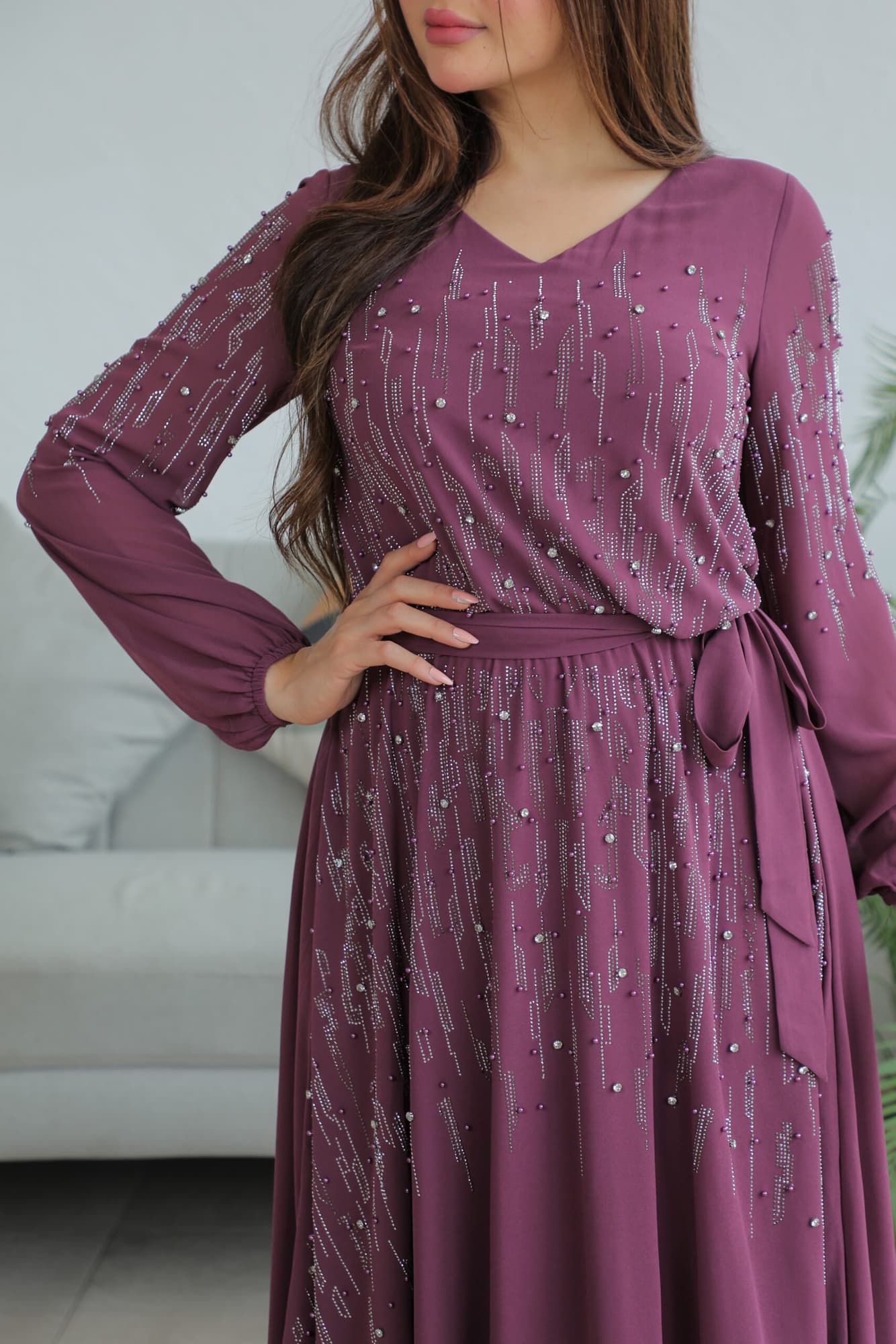 فستان شيفون مزين بالخرز الفضي روز