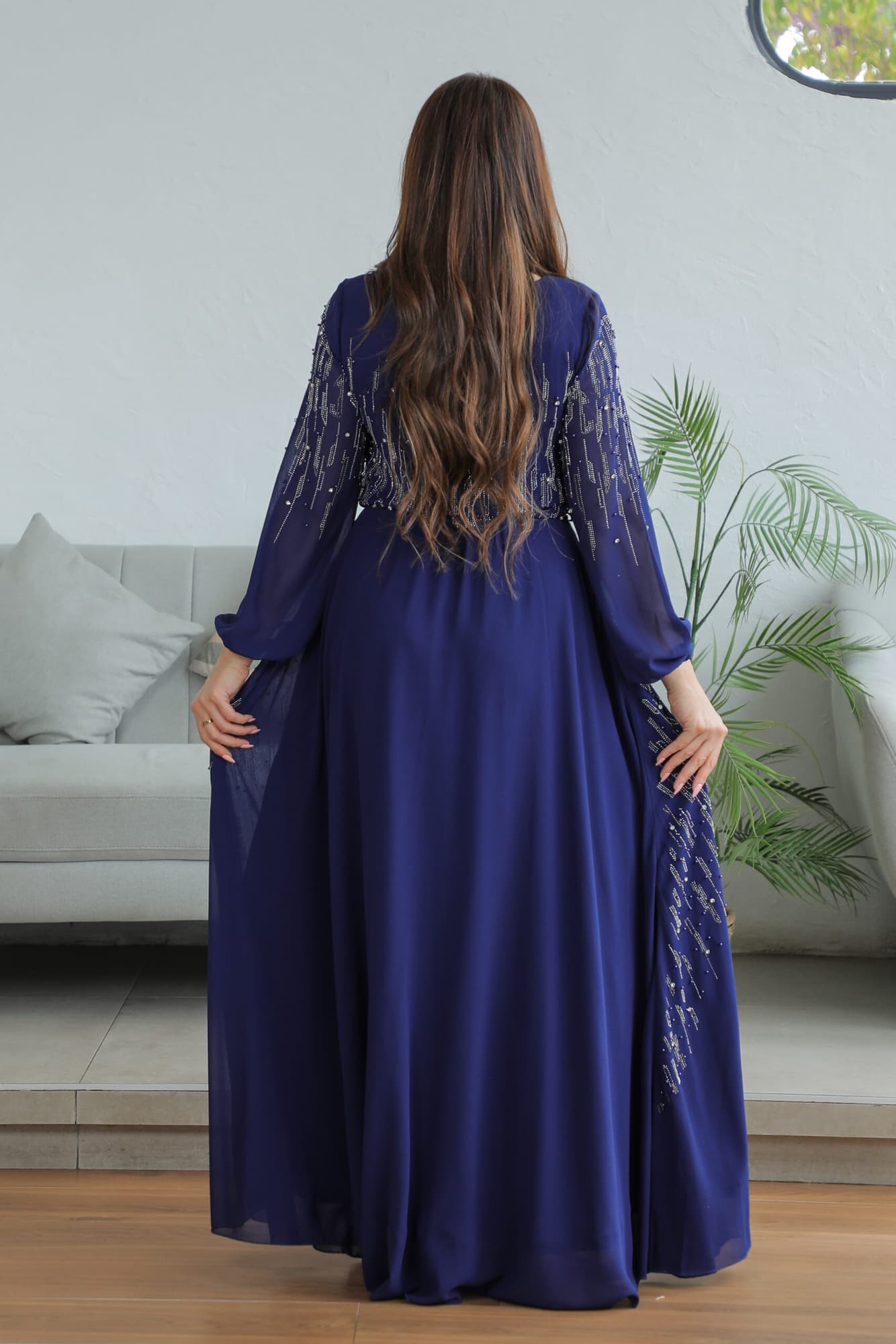 فستان شيفون مزين بالخرز الفضي