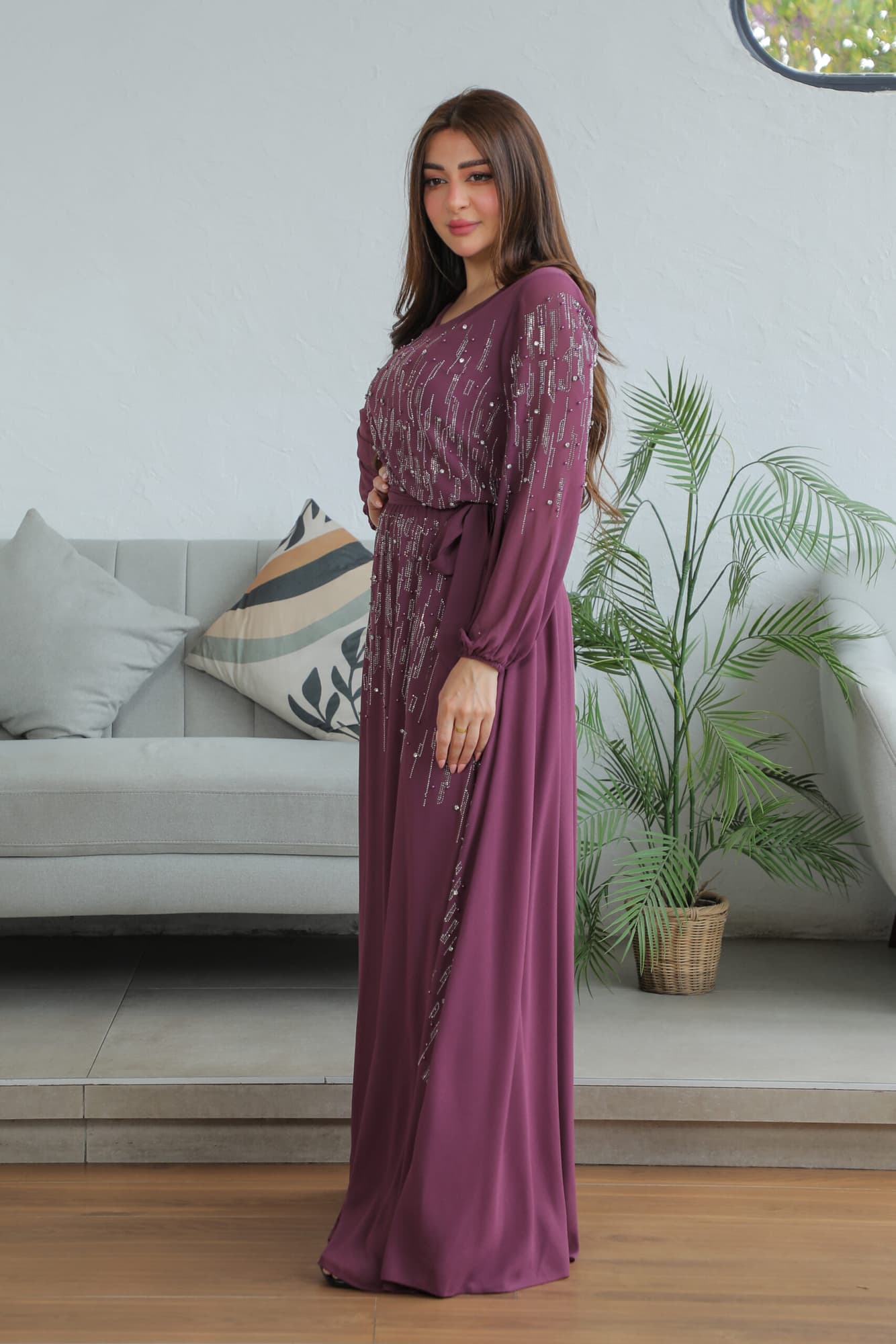 فستان شيفون مزين بالخرز الفضي