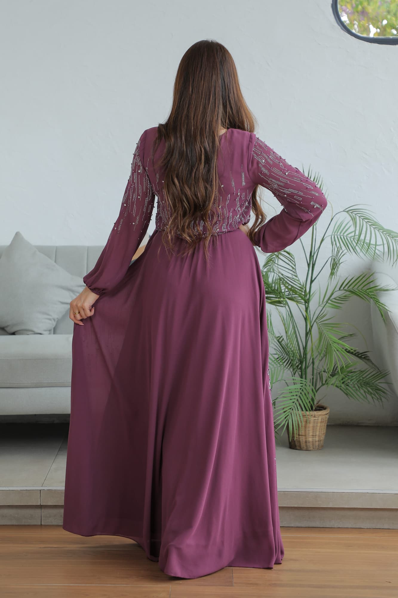 فستان شيفون مزين بالخرز الفضي