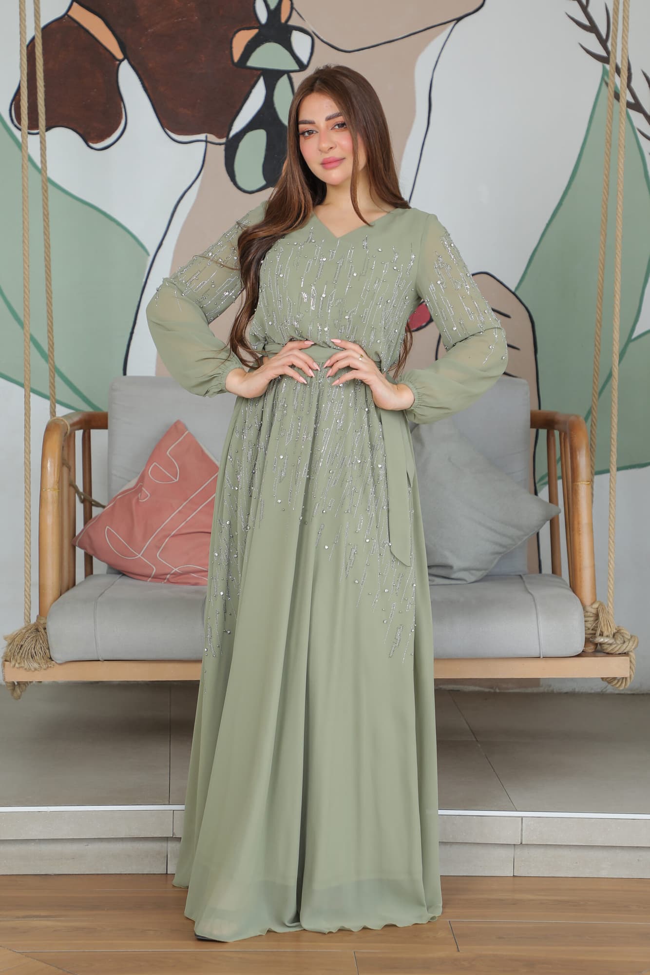 فستان شيفون مزين بالخرز الفضي