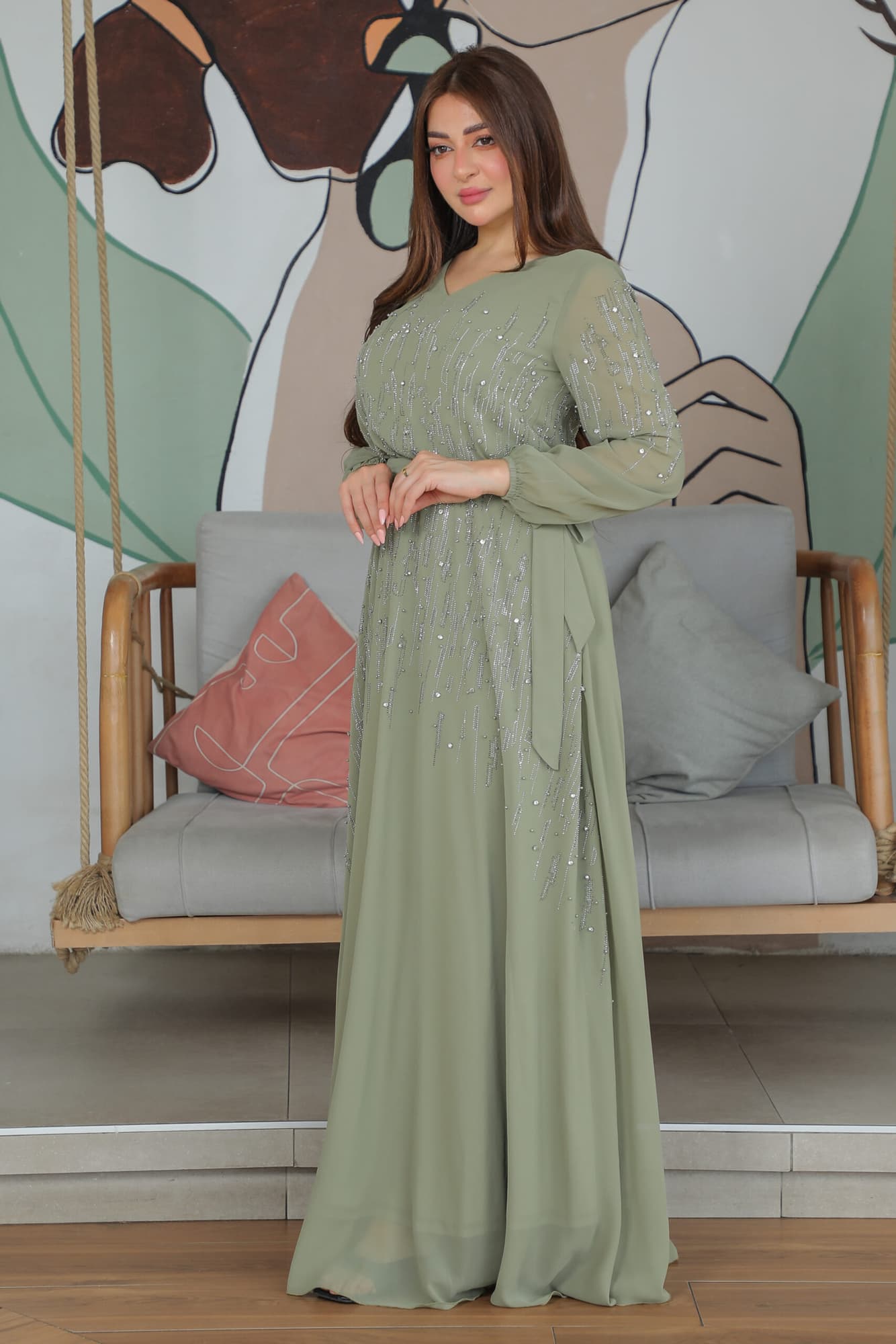 فستان شيفون مزين بالخرز الفضي