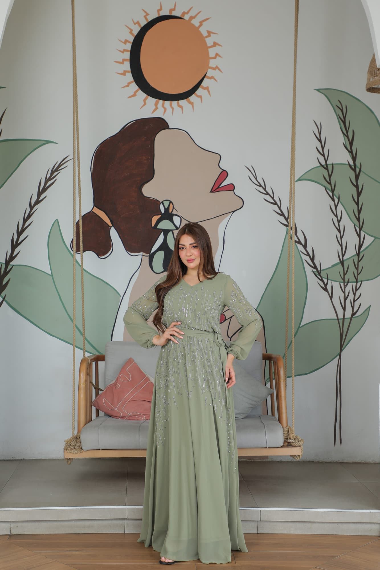 فستان شيفون مزين بالخرز الفضي