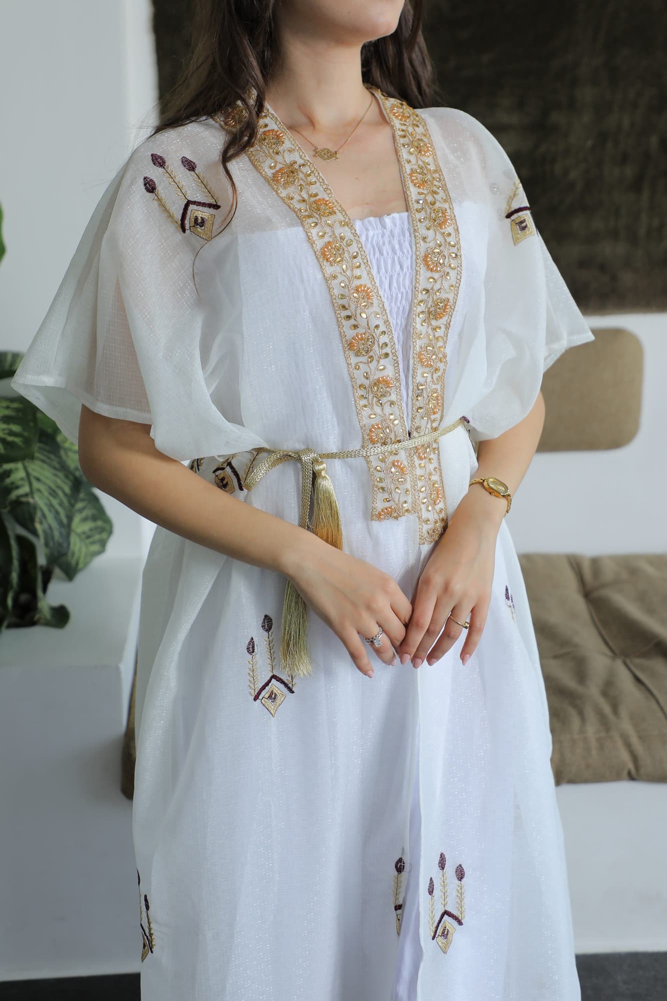 جلابيه افرول بقطعتين مزينه بالفصوص الناعمه ابيض