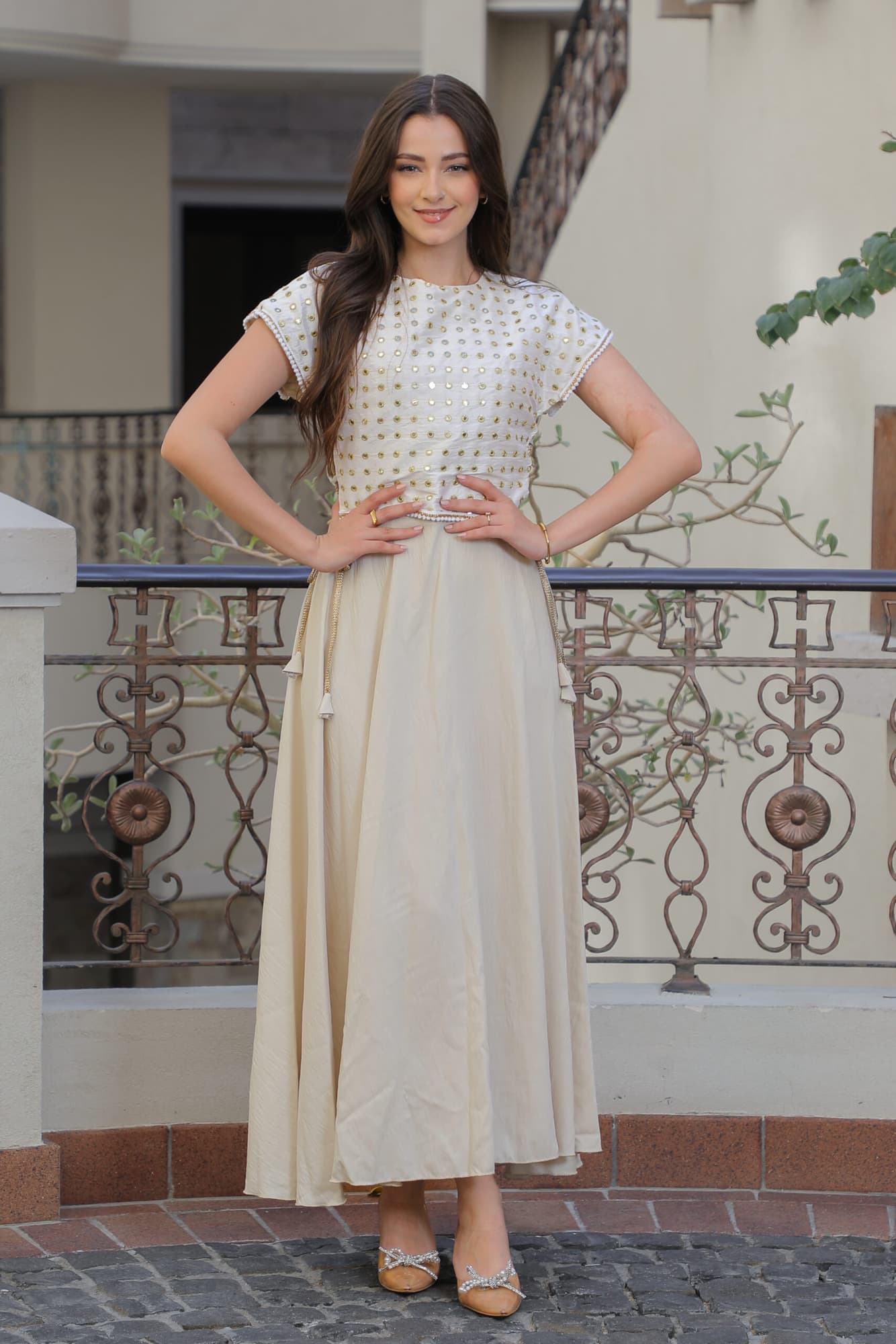 جلابية رمضانية ناعمة بخيوط ذهبية من الجوانب