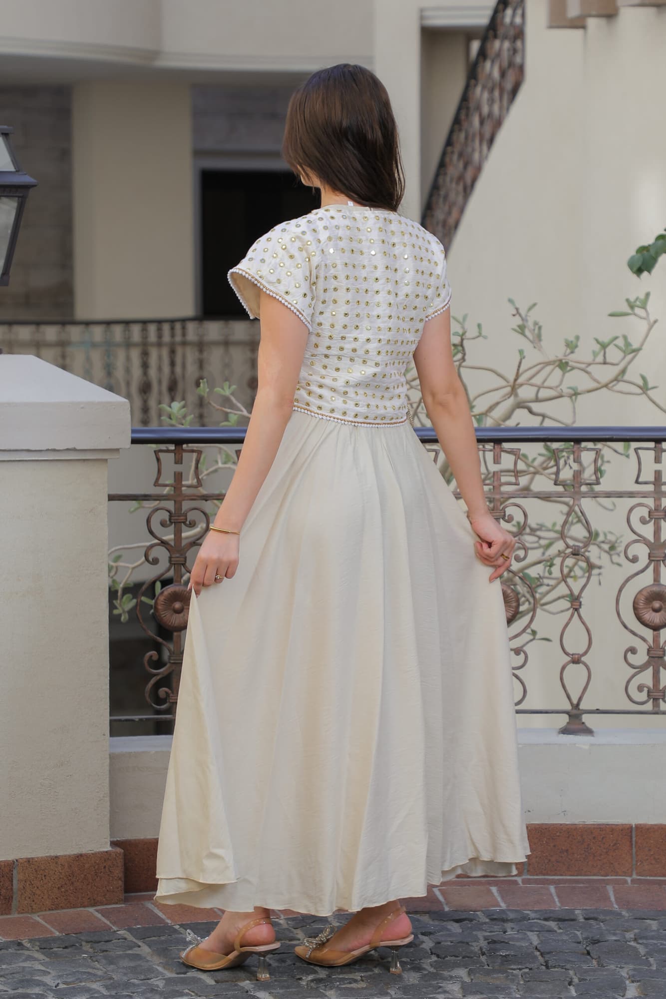 جلابية رمضانية ناعمة بخيوط ذهبية من الجوانب