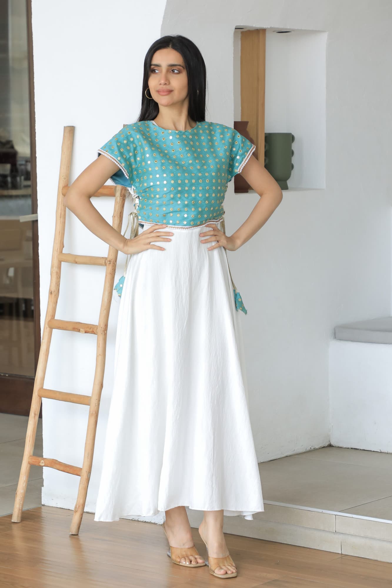 جلابية رمضانية ناعمة بخيوط ذهبية من الجوانب