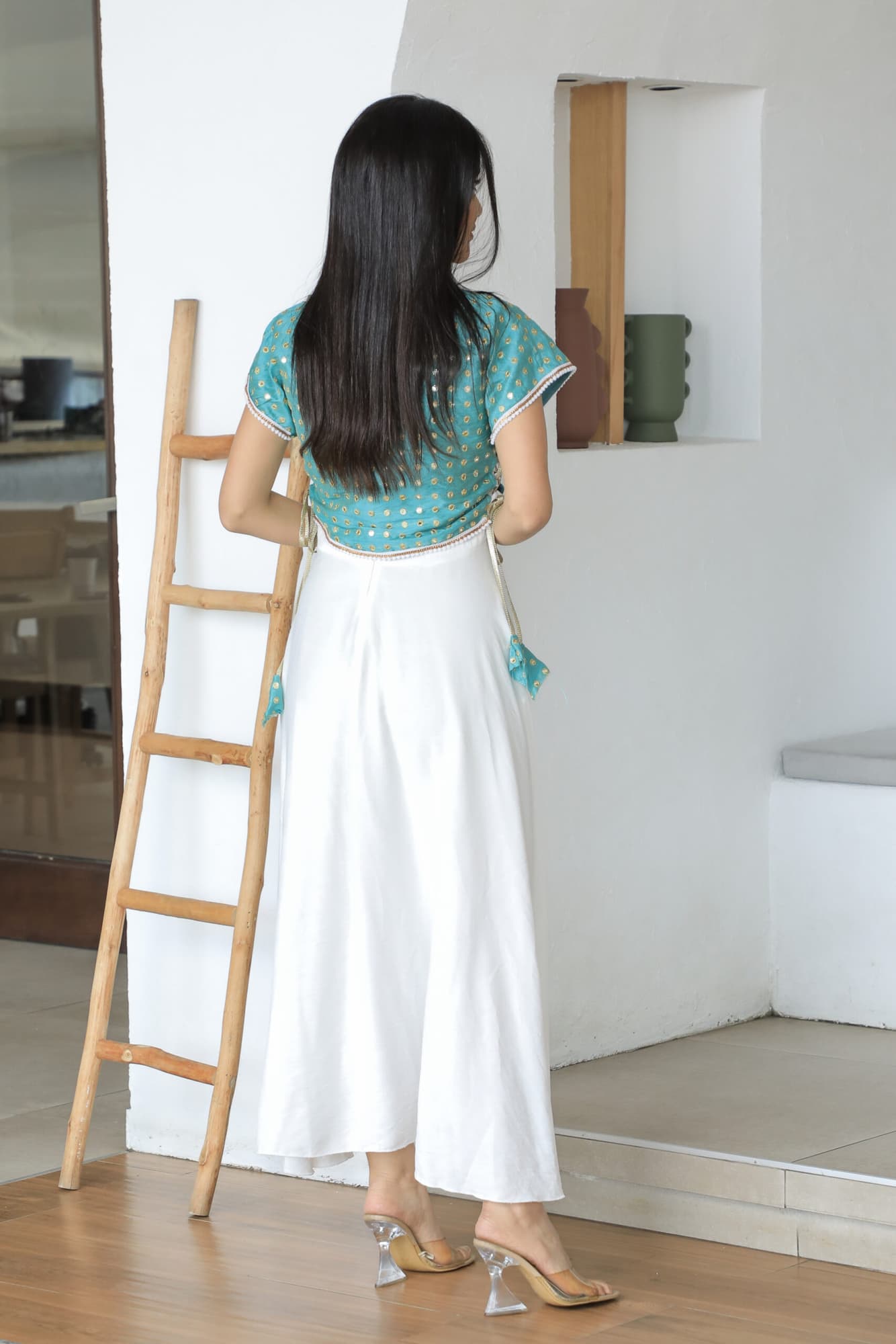 جلابية رمضانية ناعمة بخيوط ذهبية من الجوانب