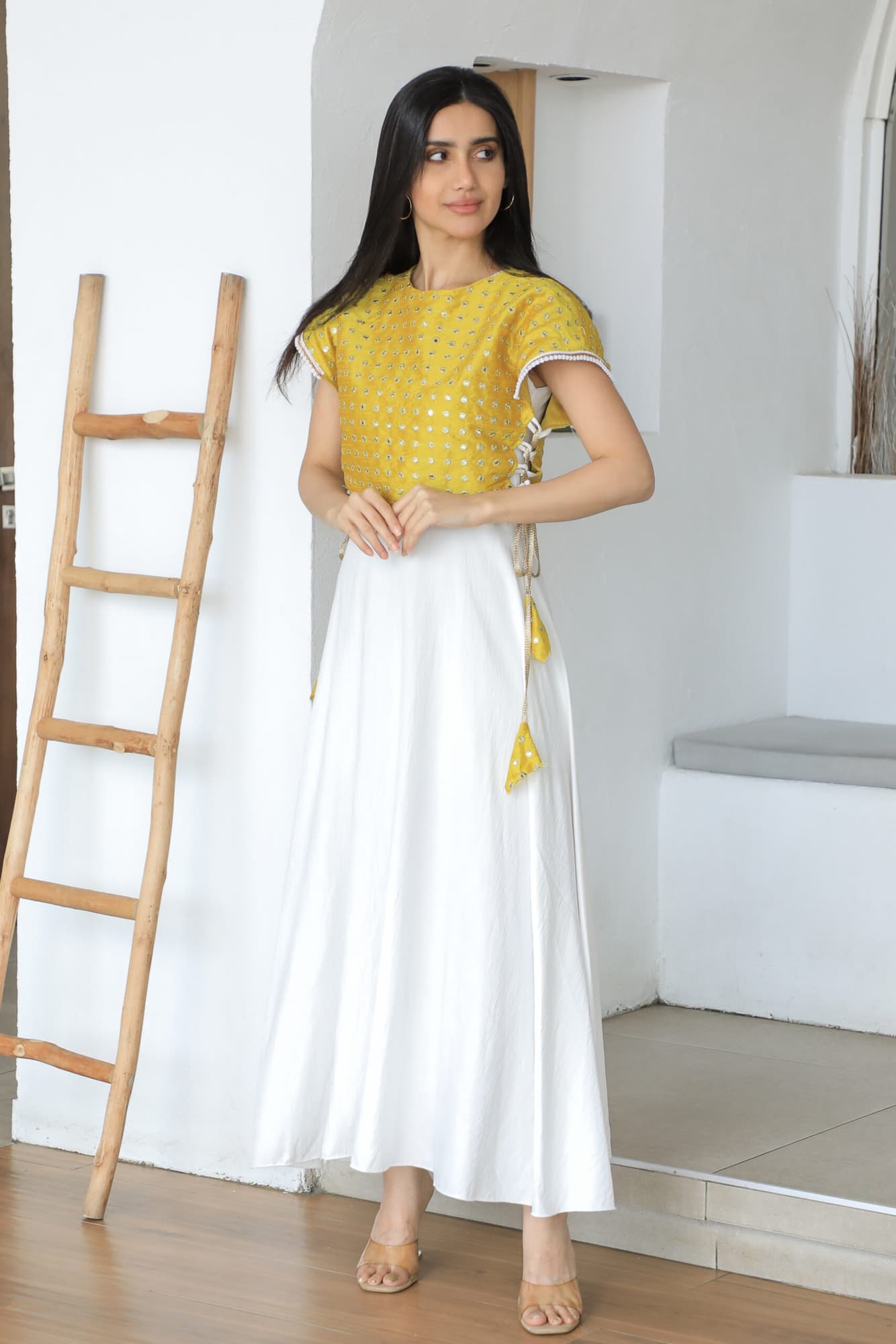 جلابية رمضانية ناعمة بخيوط ذهبية من الجوانب