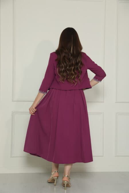 فستان بتصميم مثالي مع جاكيت مزين بفصوص