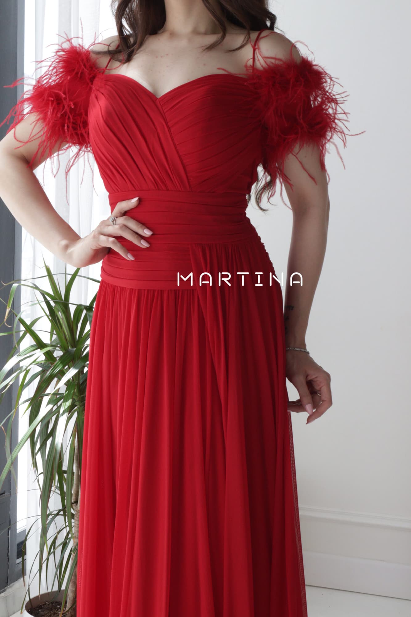فستان سهرة طويل بريش على الاكمام احمر
