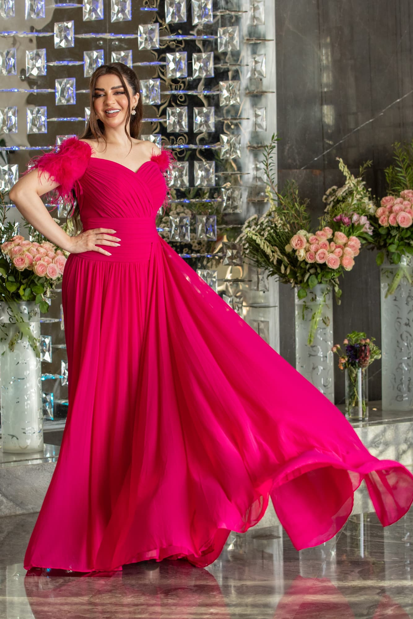 فستان سهرة طويل بريش على الاكمام احمر