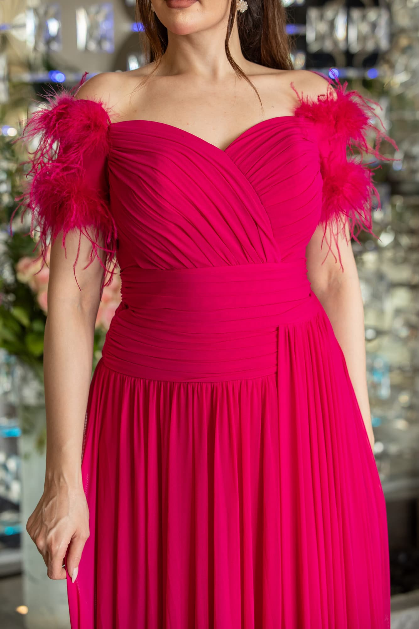 فستان سهرة طويل بريش على الاكمام