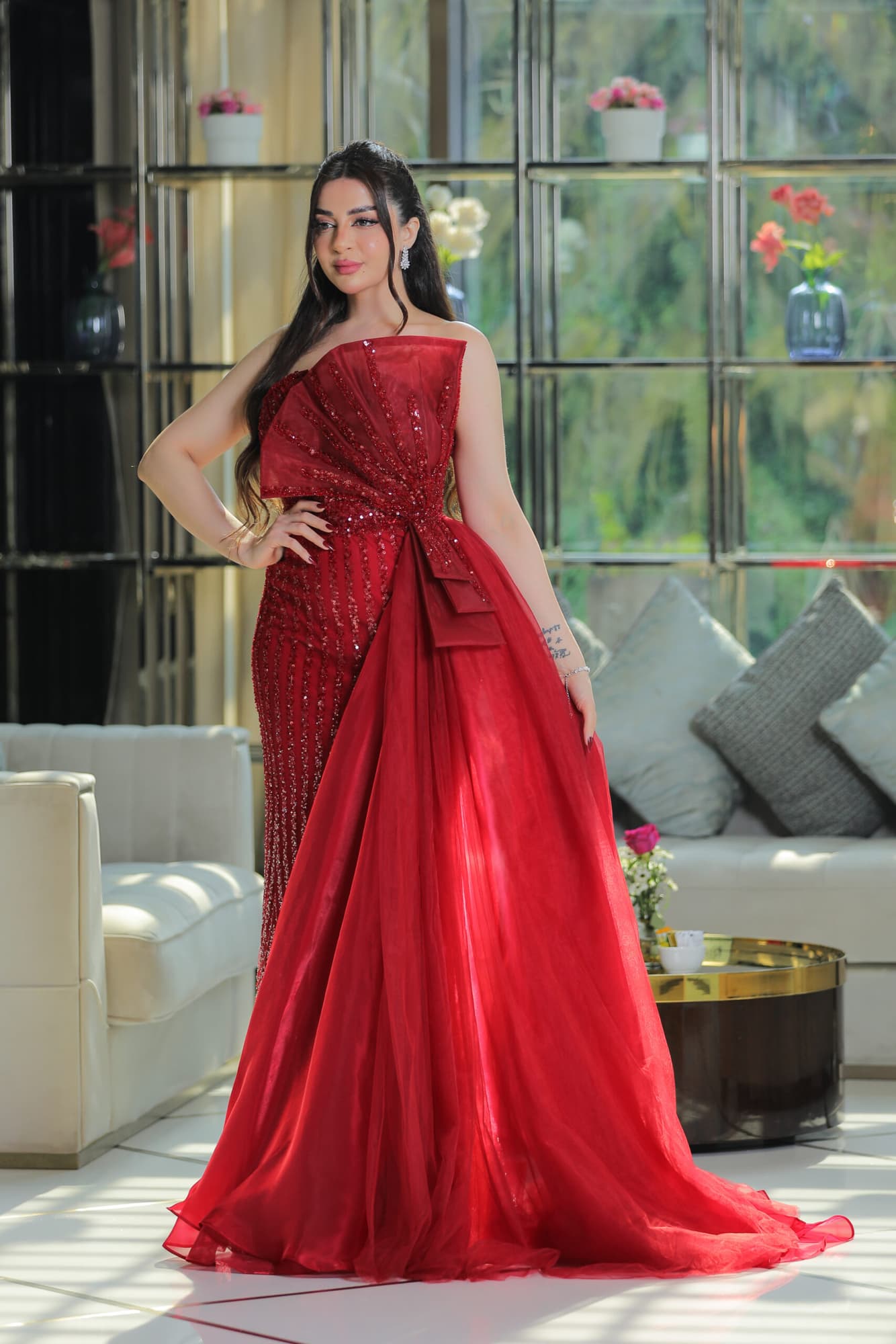 فستان سهرة شكل فيونكة بذيل جانبي