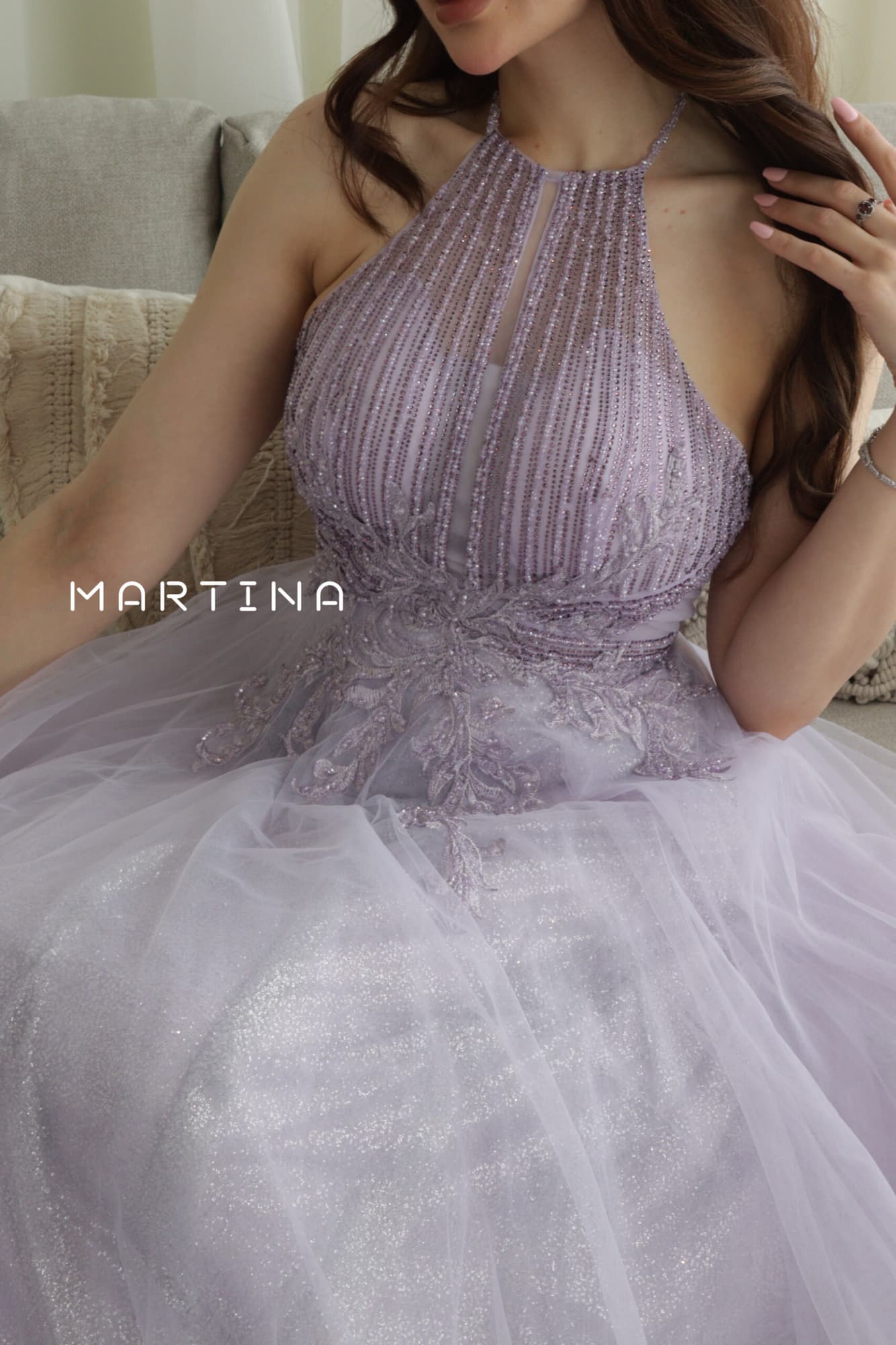 فستان سهرة أنيق بتشكيلة عنق جذابة موف فاتح