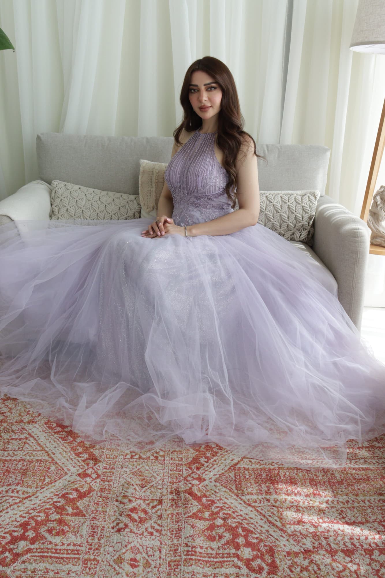 فستان سهرة أنيق بتشكيلة عنق جذابة