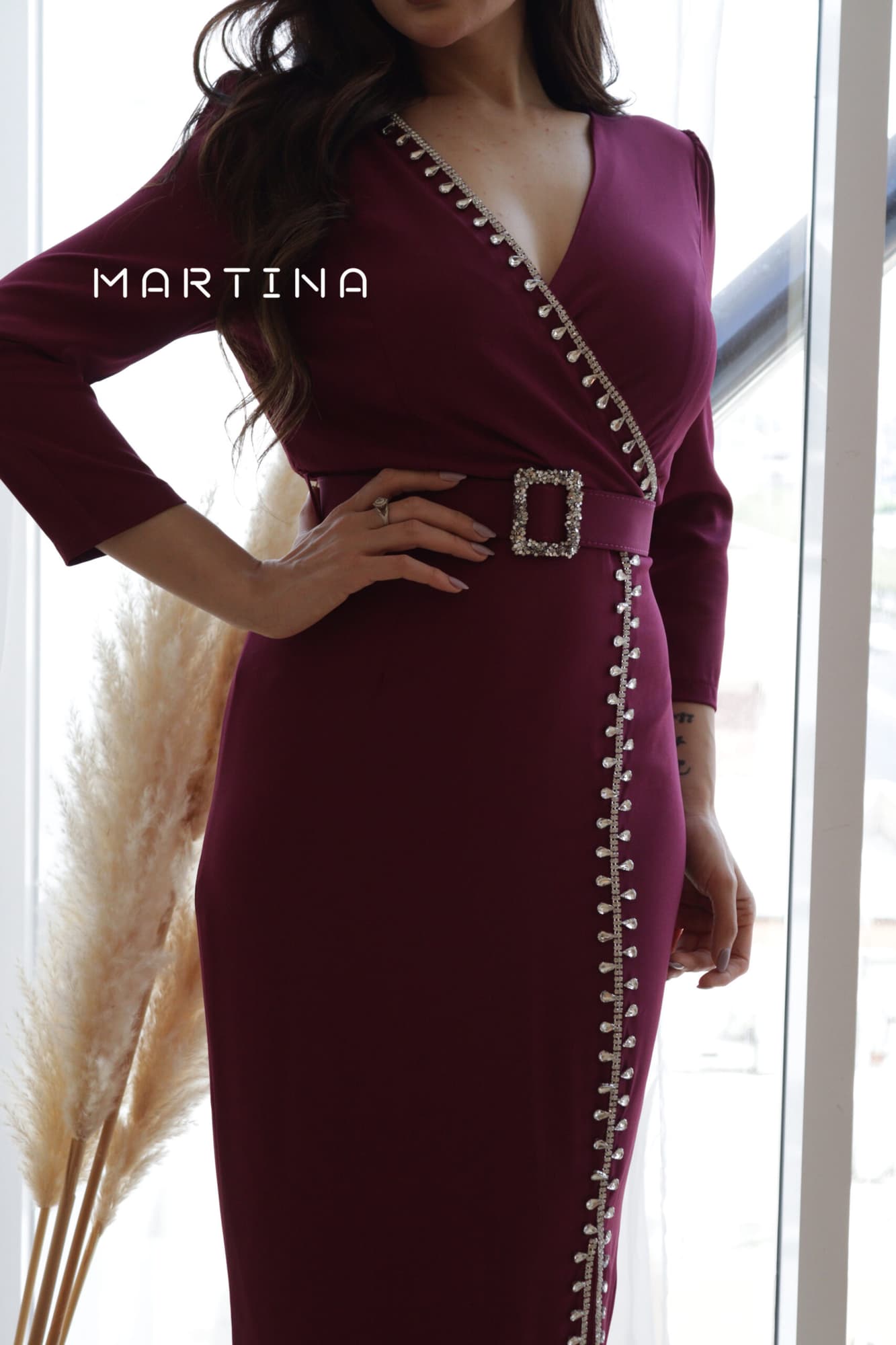 فستان ناعم مزين بفصوص وحزام كرستال بنفسجي